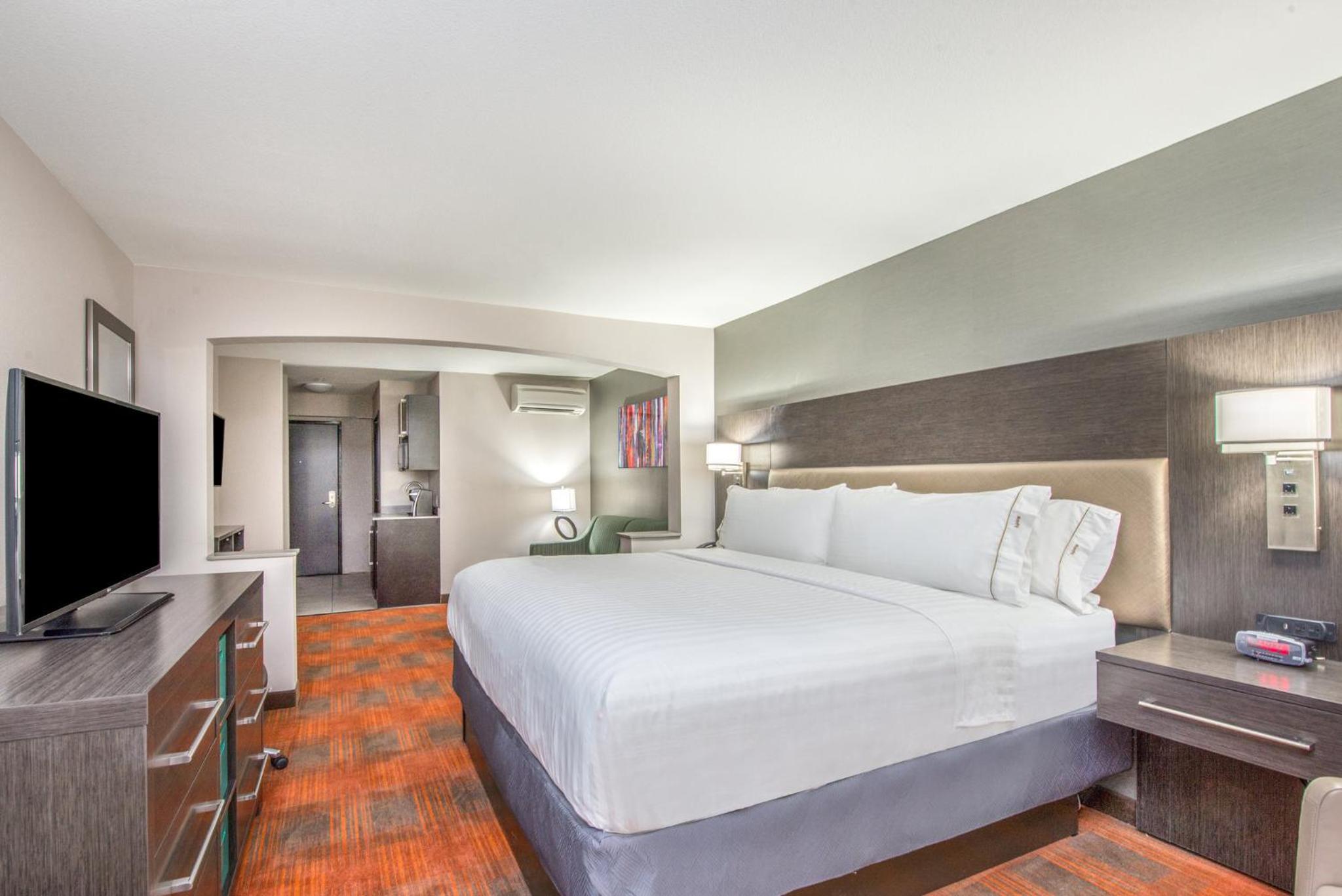 King Room - Mobility Access/Hearing Accessible photo 1