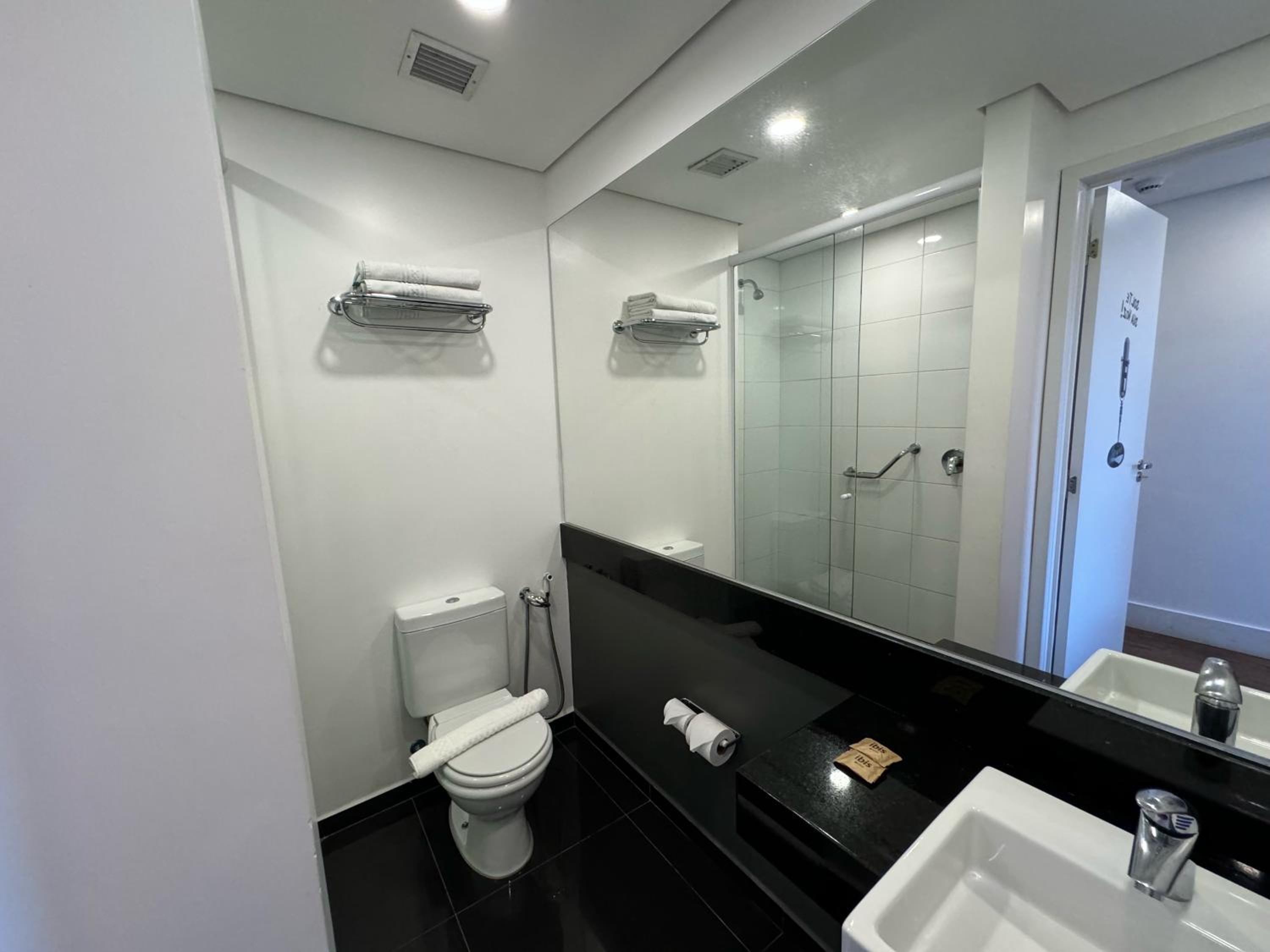 Standard Twin Room photo 2