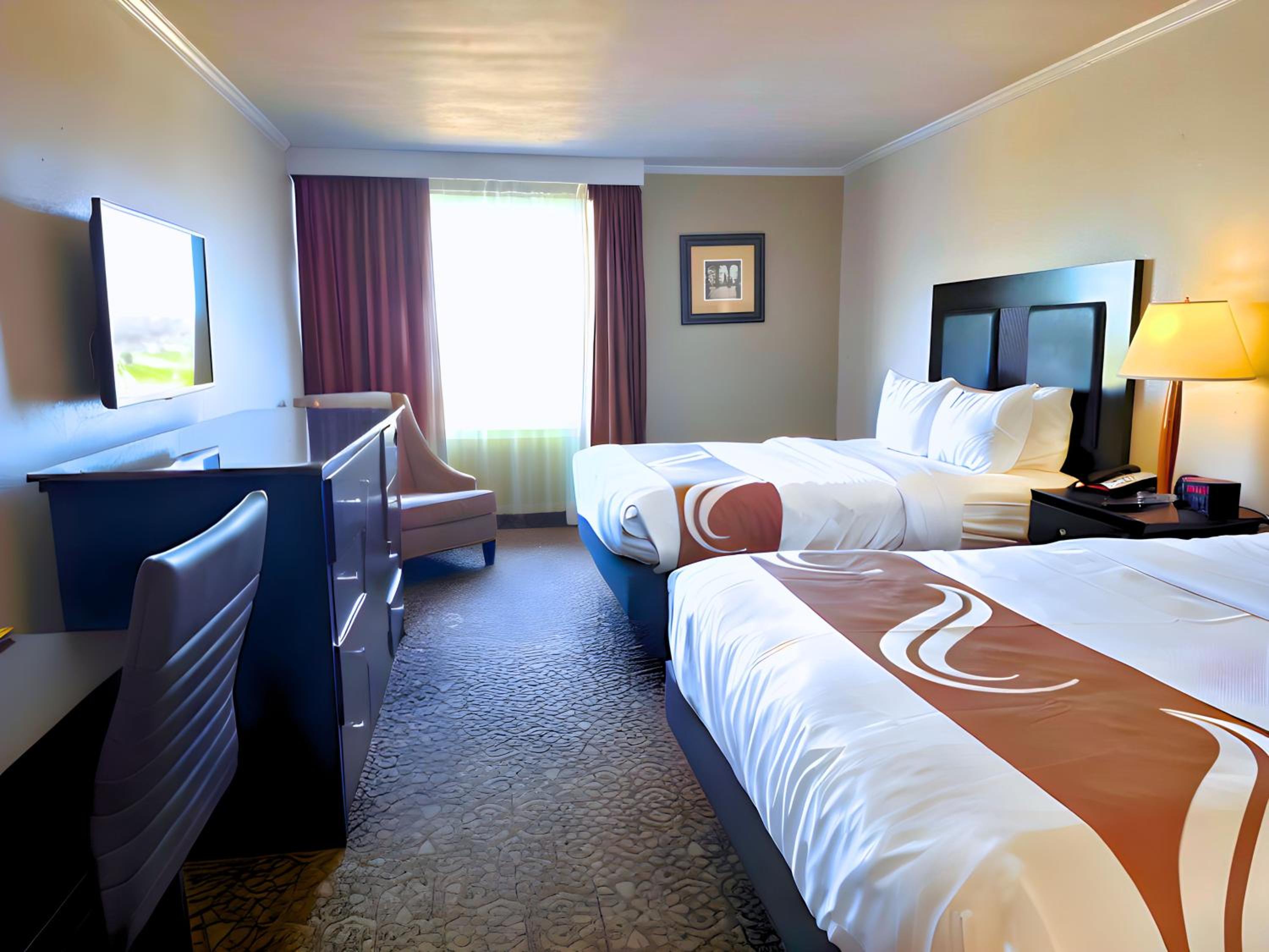 Standard Queen Room with Two Queen Beds - Non Smoking  - Photo 2