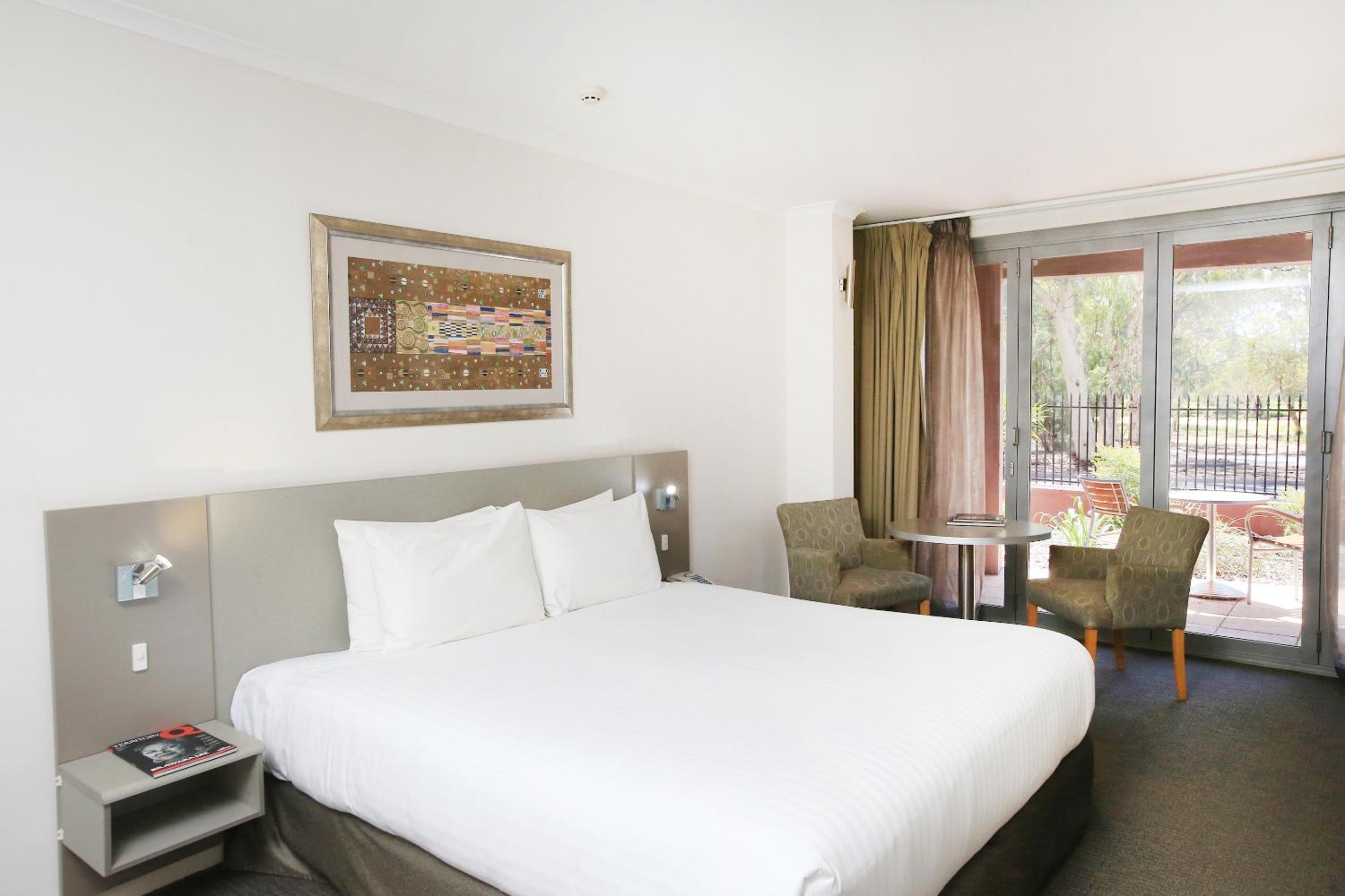 King Room with Balcony - Photo 2