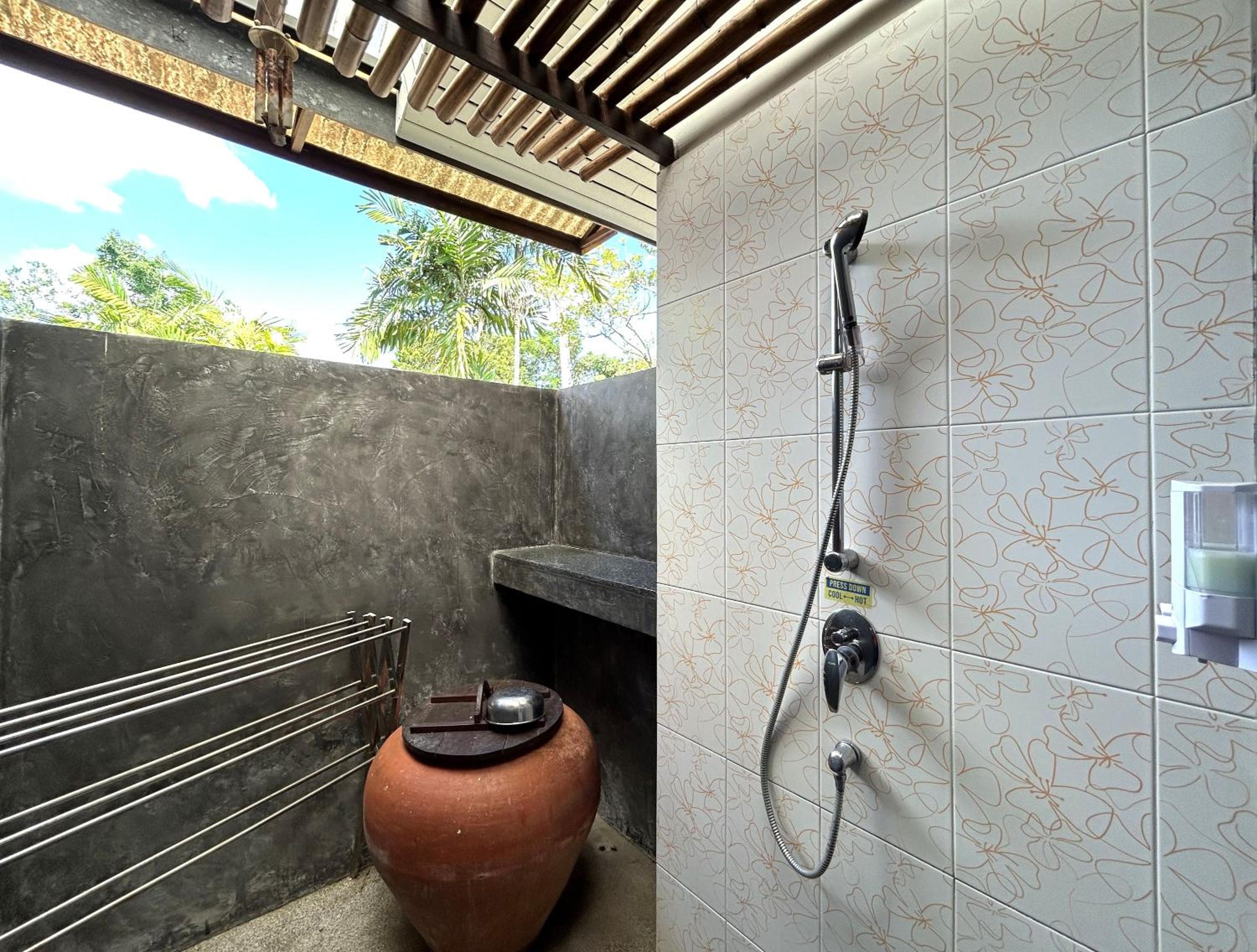 Ocean Breeze Bungalow photo 2
