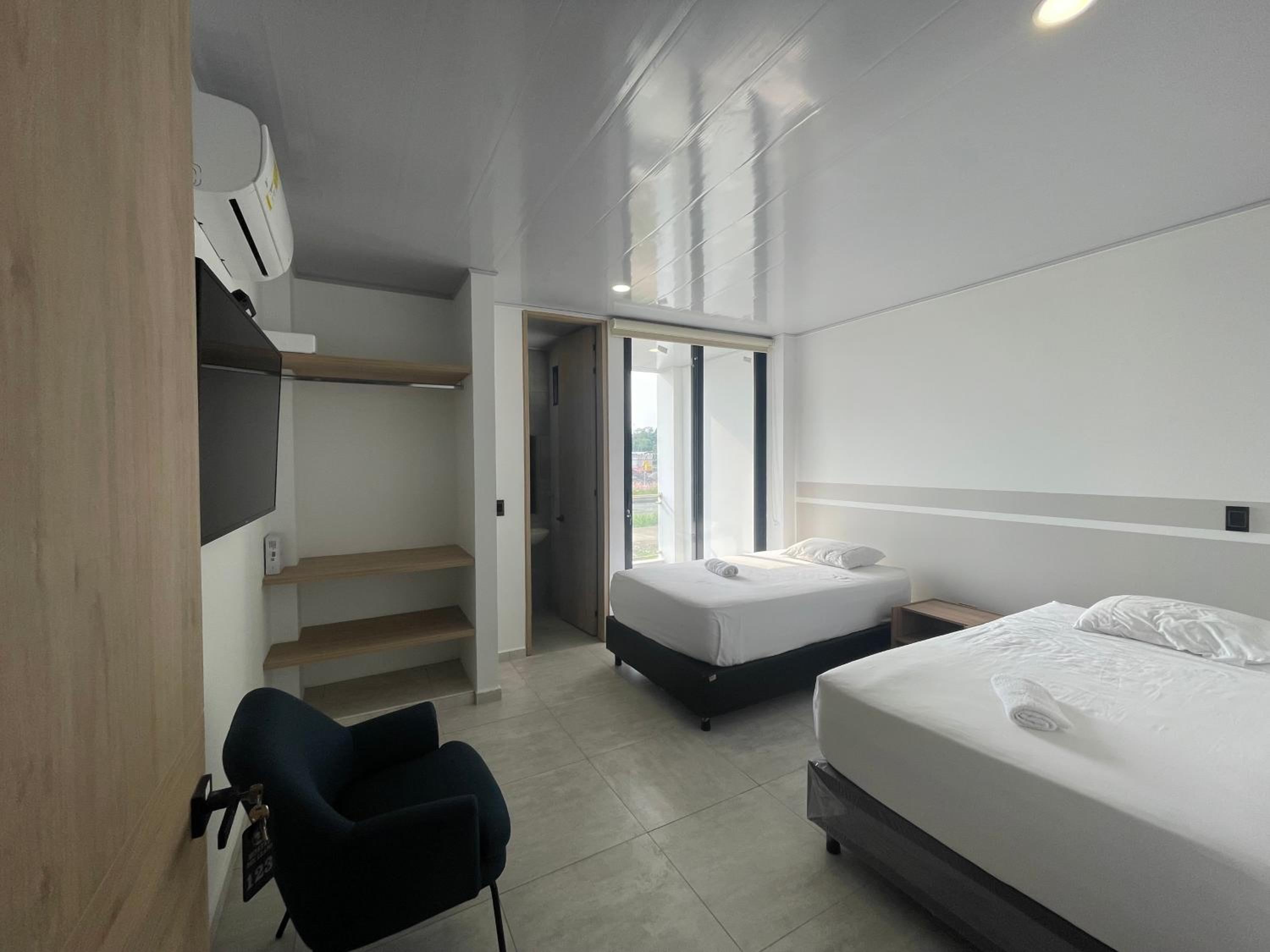 Standard Twin Room photo 3