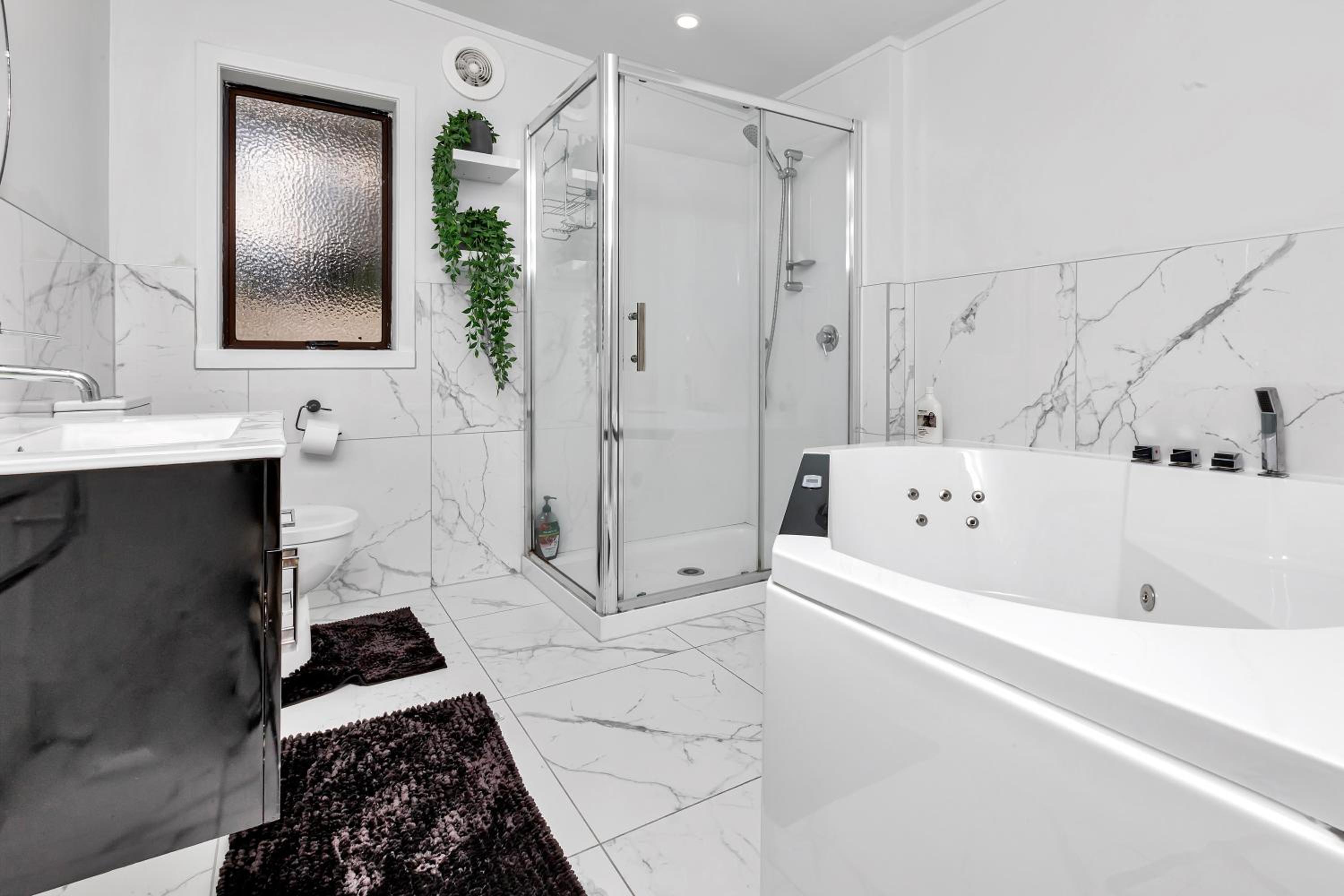 Four-Bedroom Vacation Home photo 2