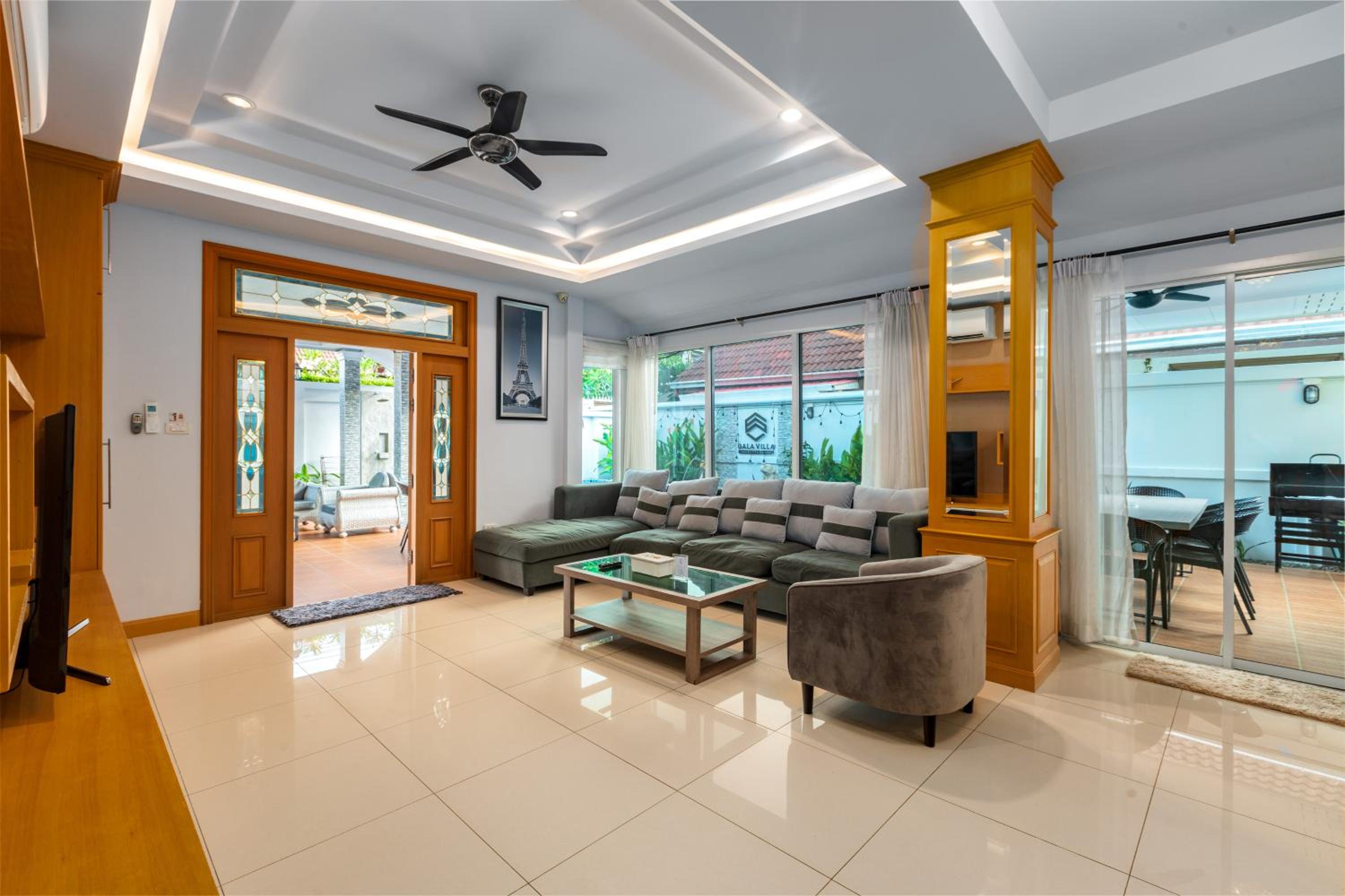 Villa com Piscina Privada