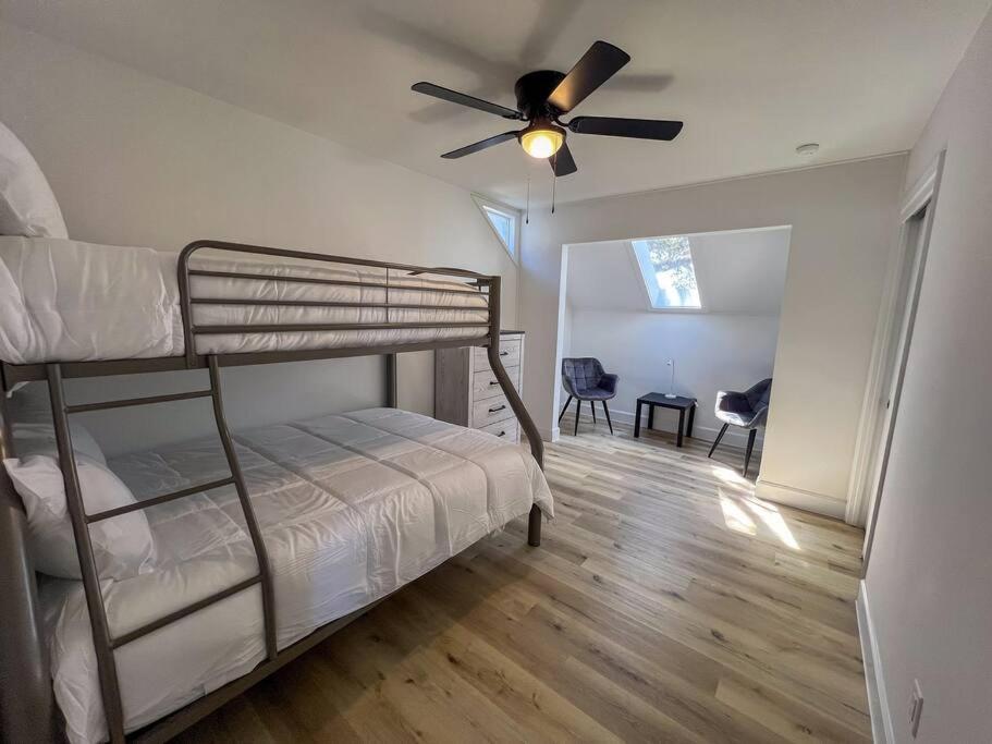 Four-Bedroom House photo 2