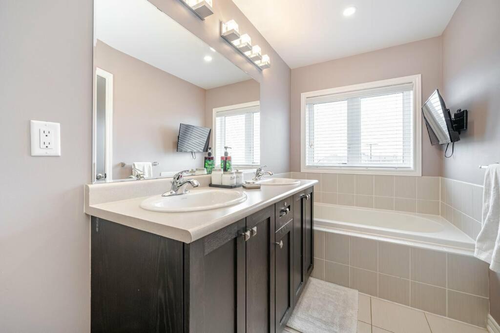 Three-Bedroom House photo 2