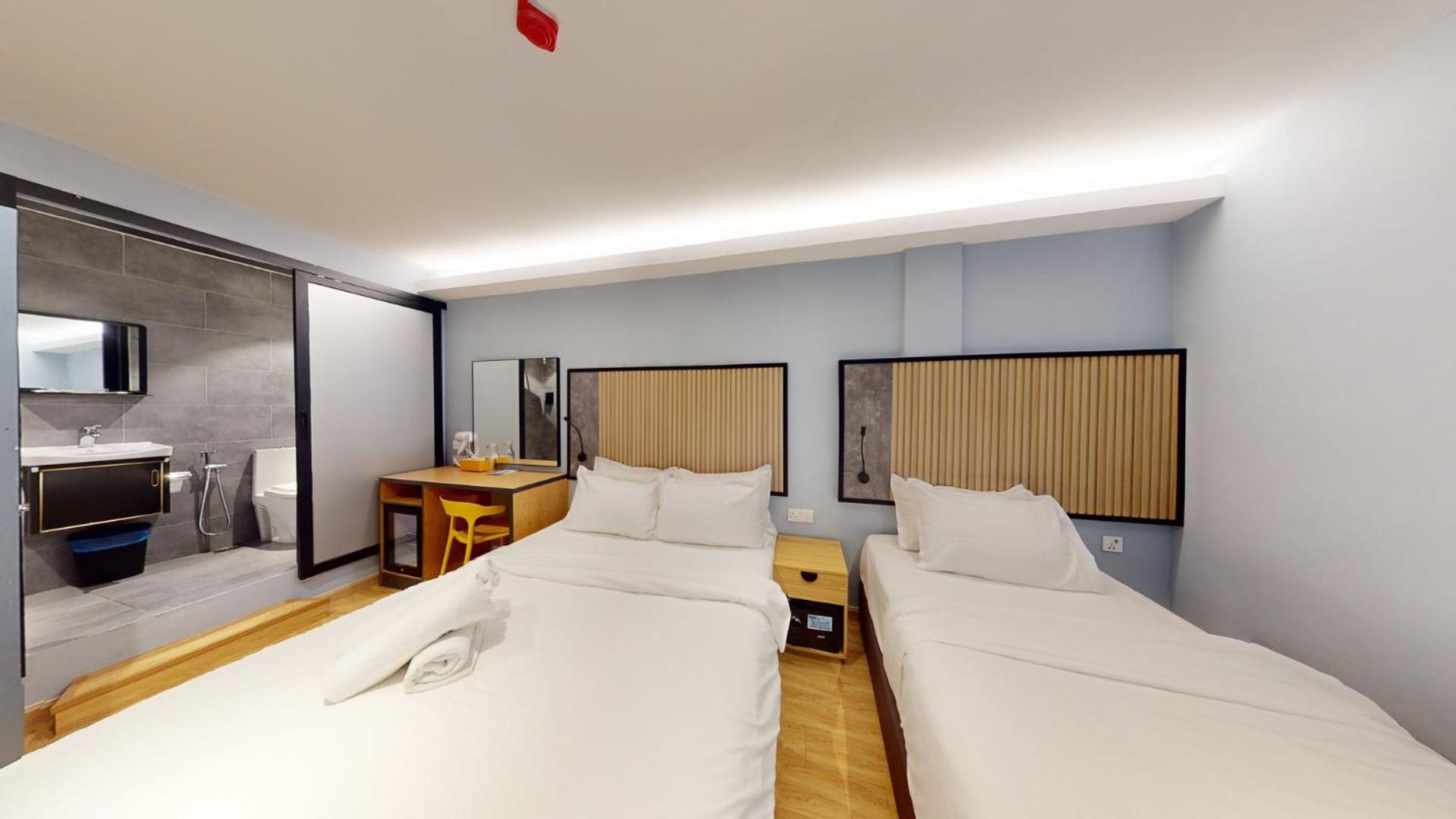 Standard Family Room - Photo 9