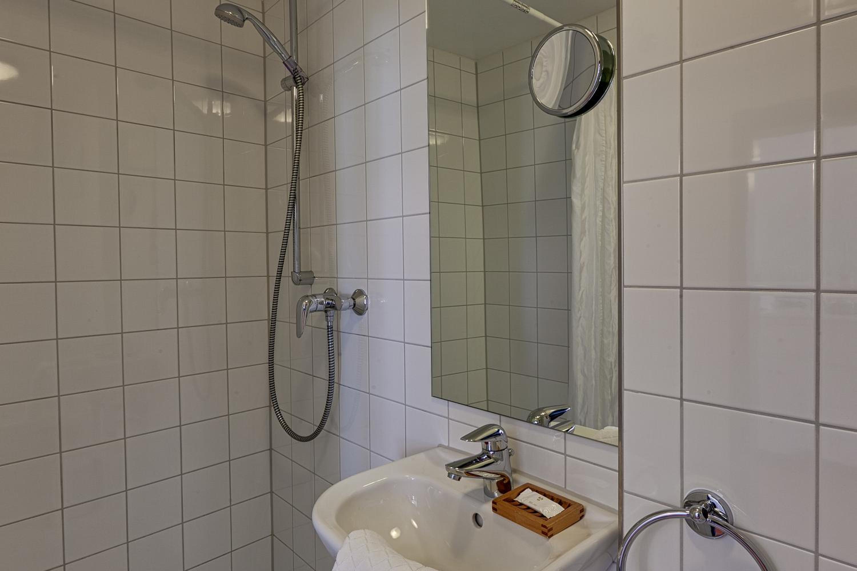 Standard Double Room - Photo 6