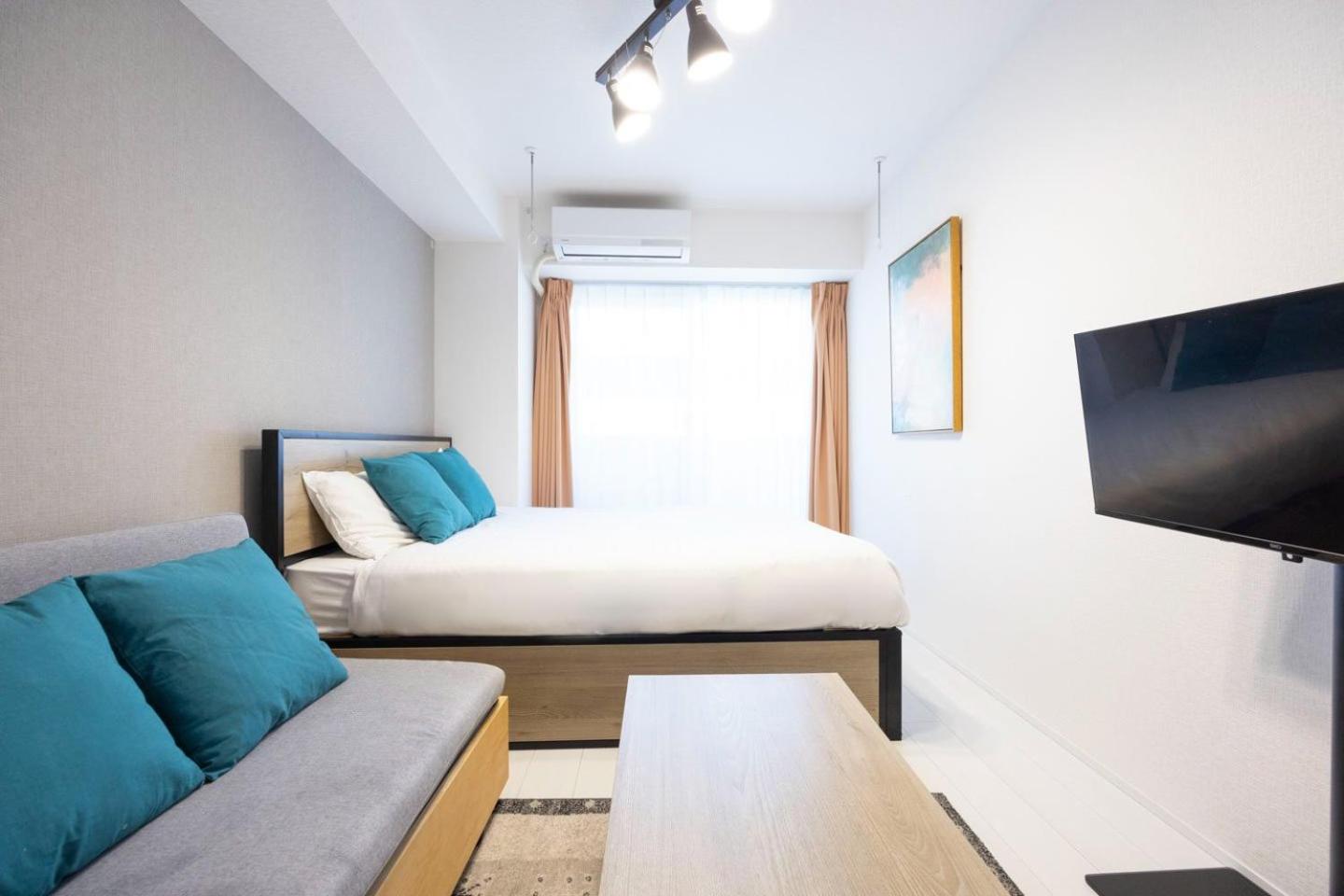 One-Bedroom Apartment photo 1