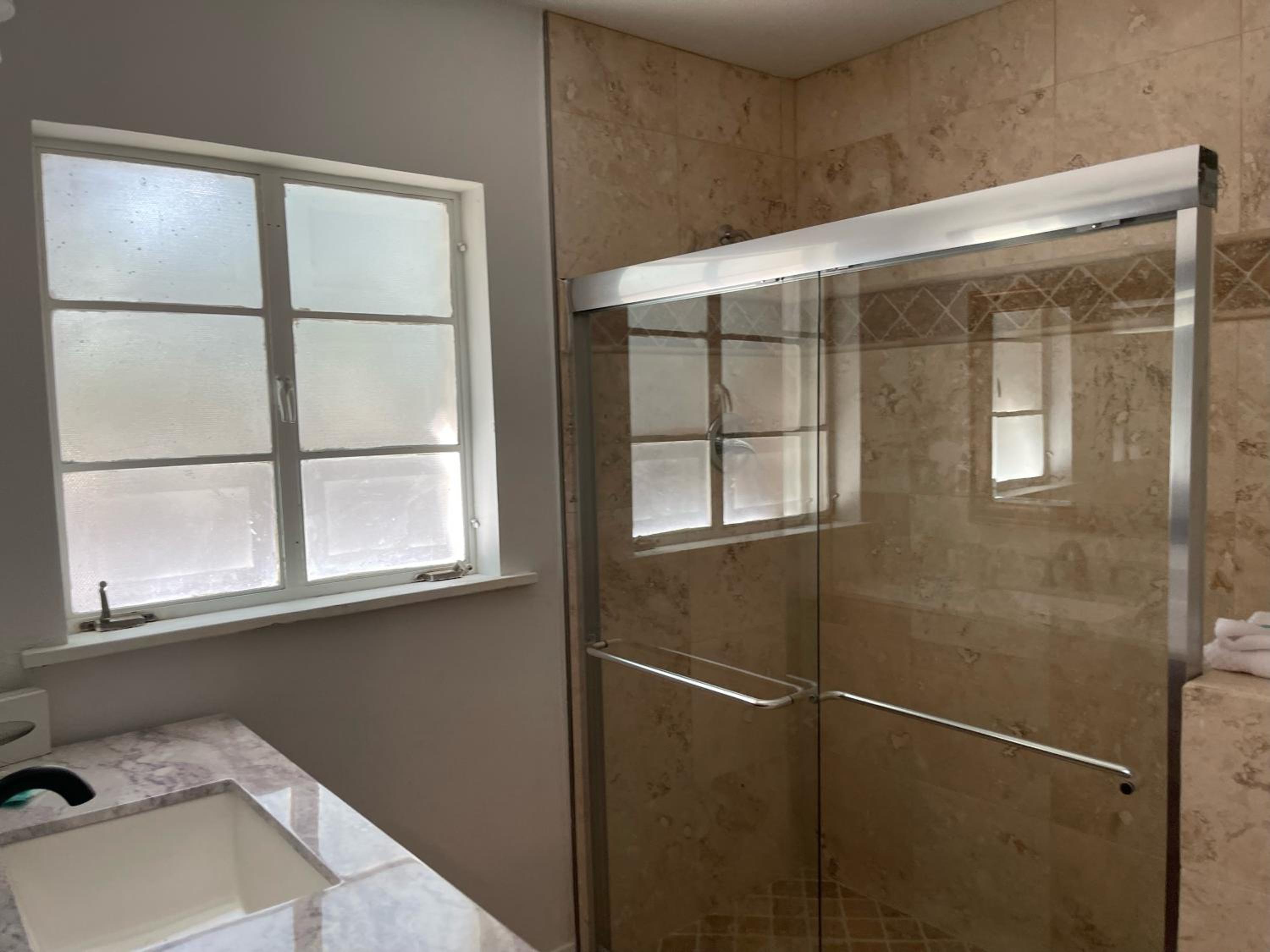 Suite - Photo 7