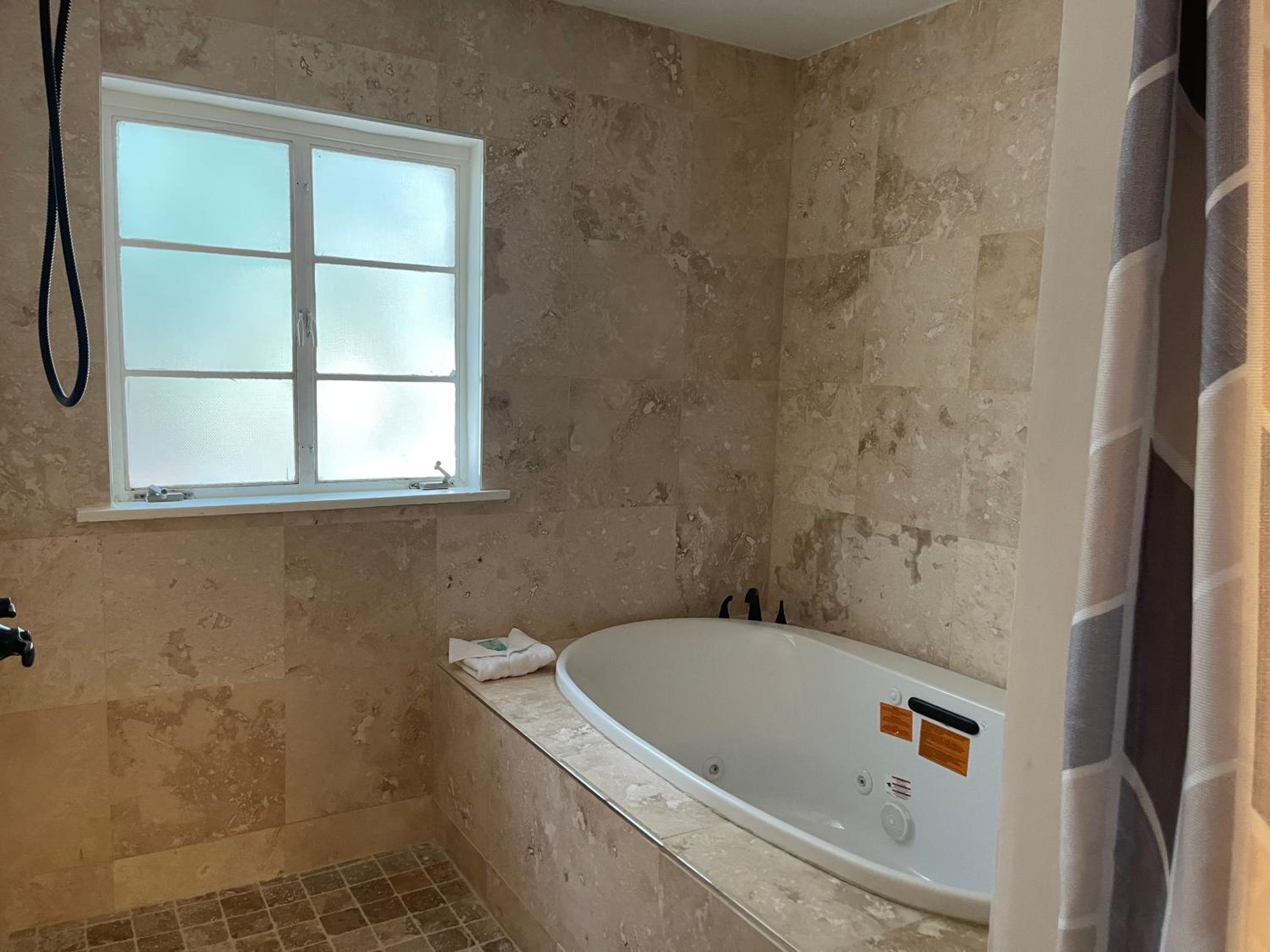 Suite - Photo 4