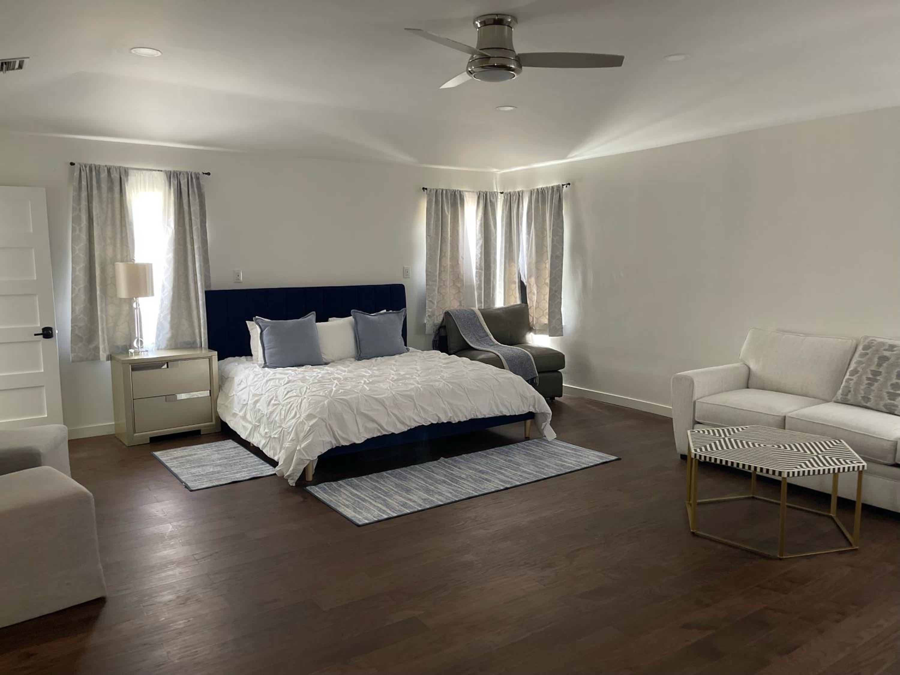 Suite - Photo 11