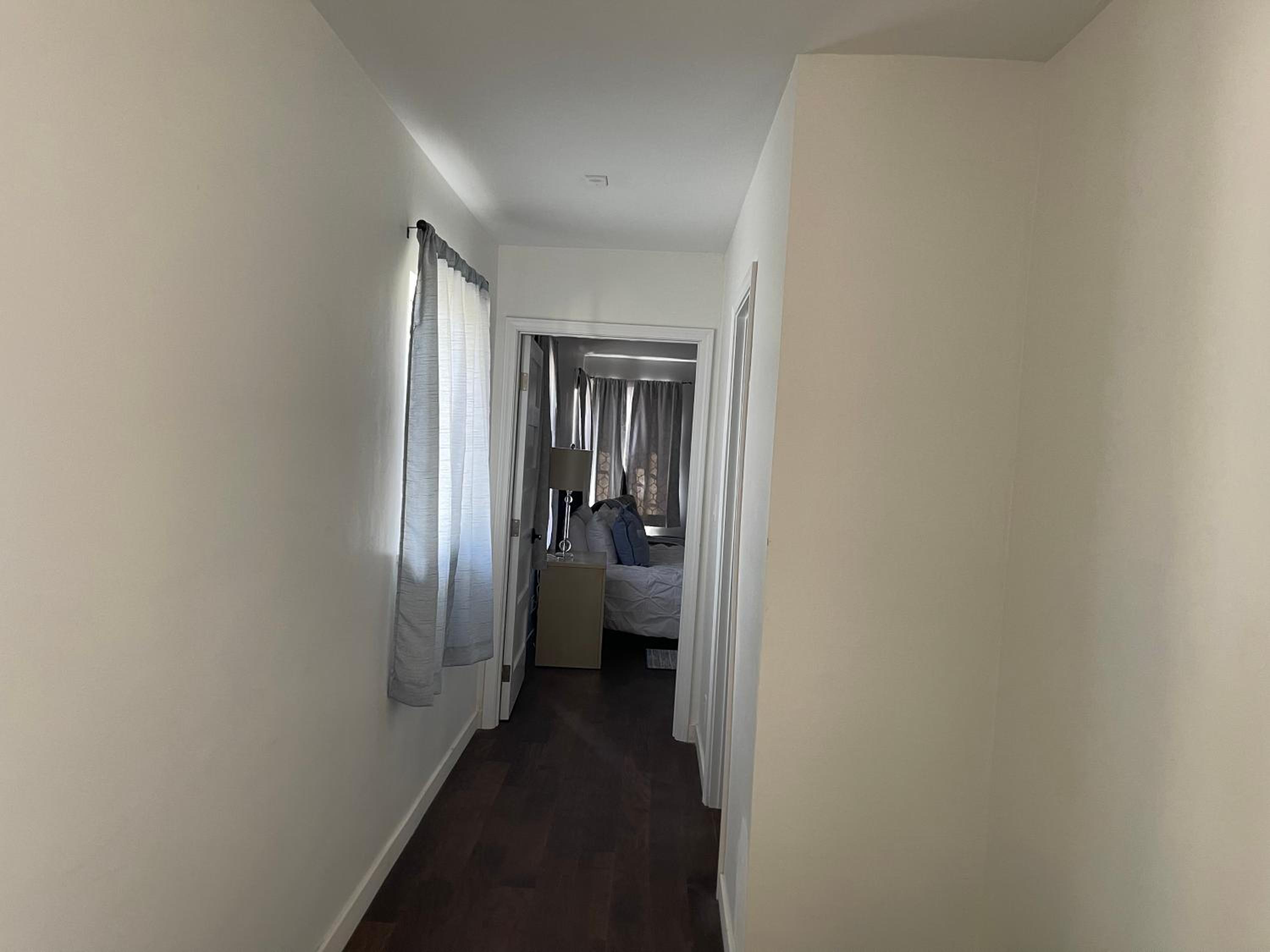 Suite - Photo 13