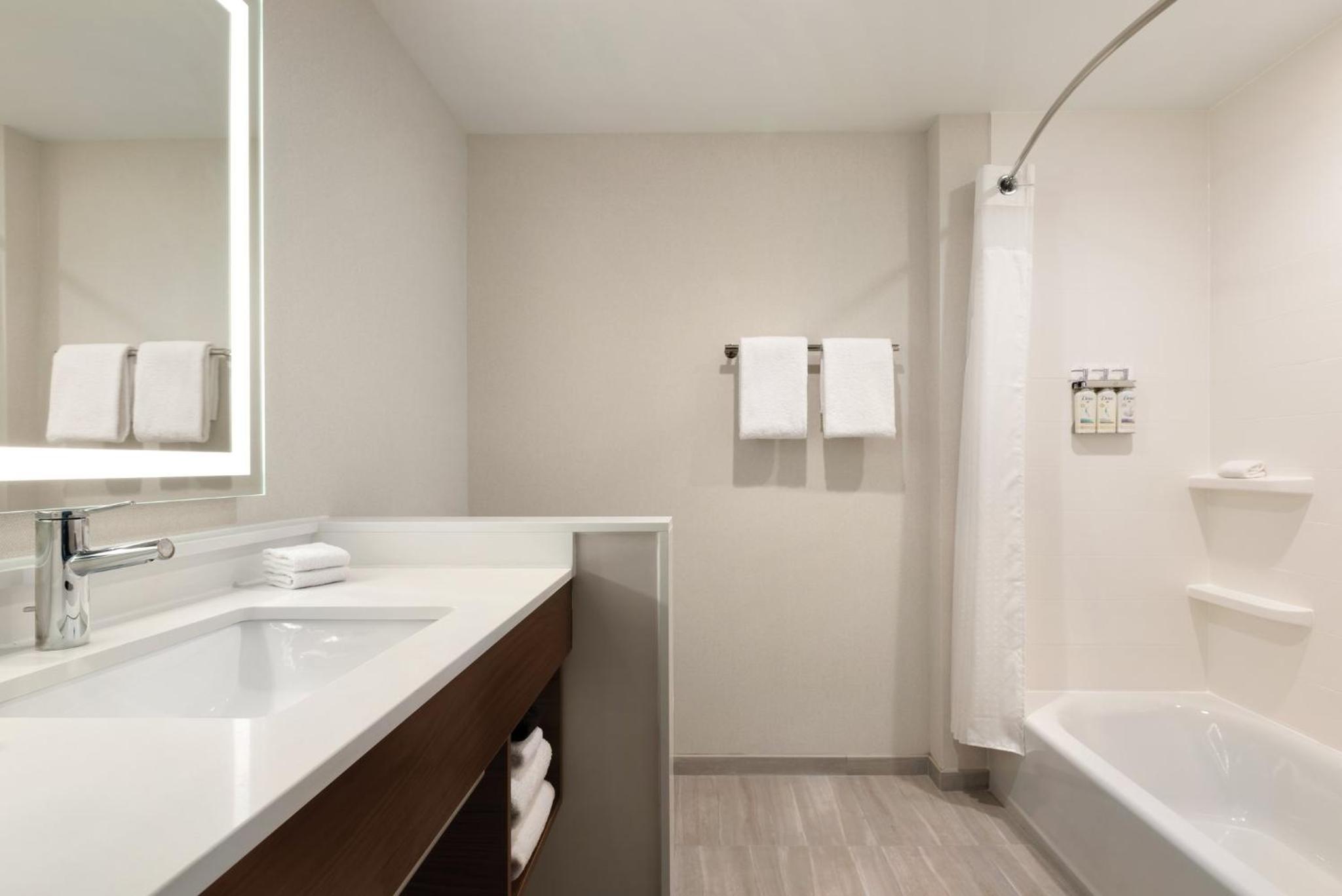 Queen Suite with Two Queen Beds and Sofa Bed - Photo 3
