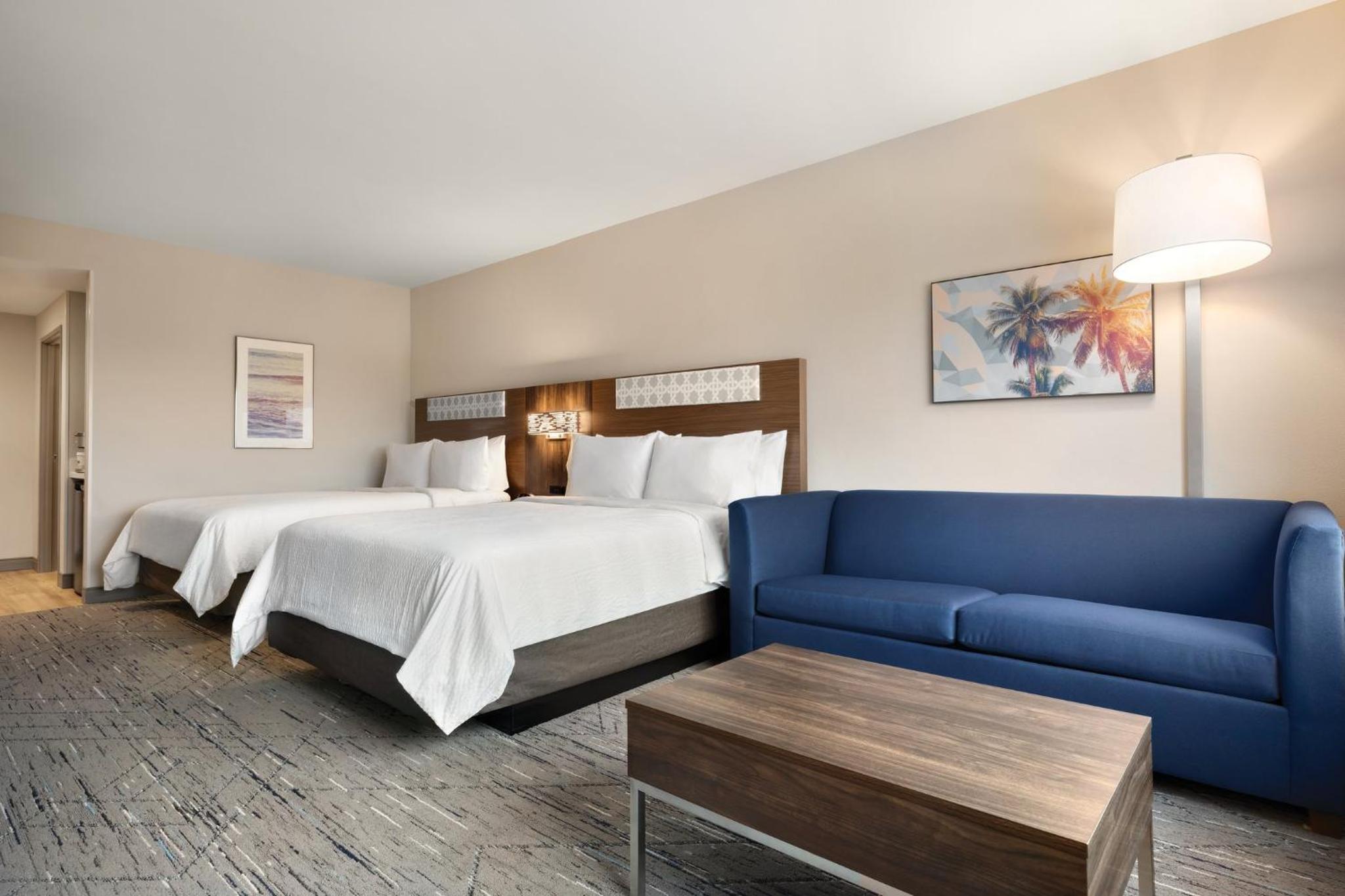 Queen Suite with Two Queen Beds and Sofa Bed - Photo 1