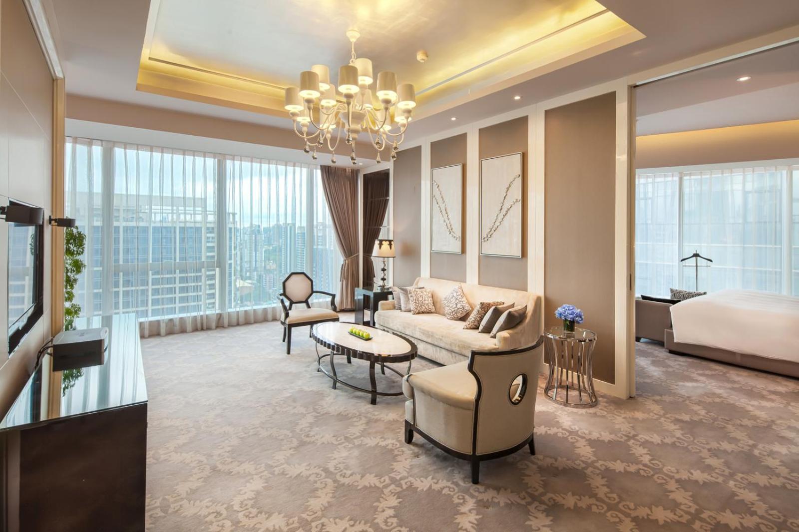 Deluxe Suite with One King Bed