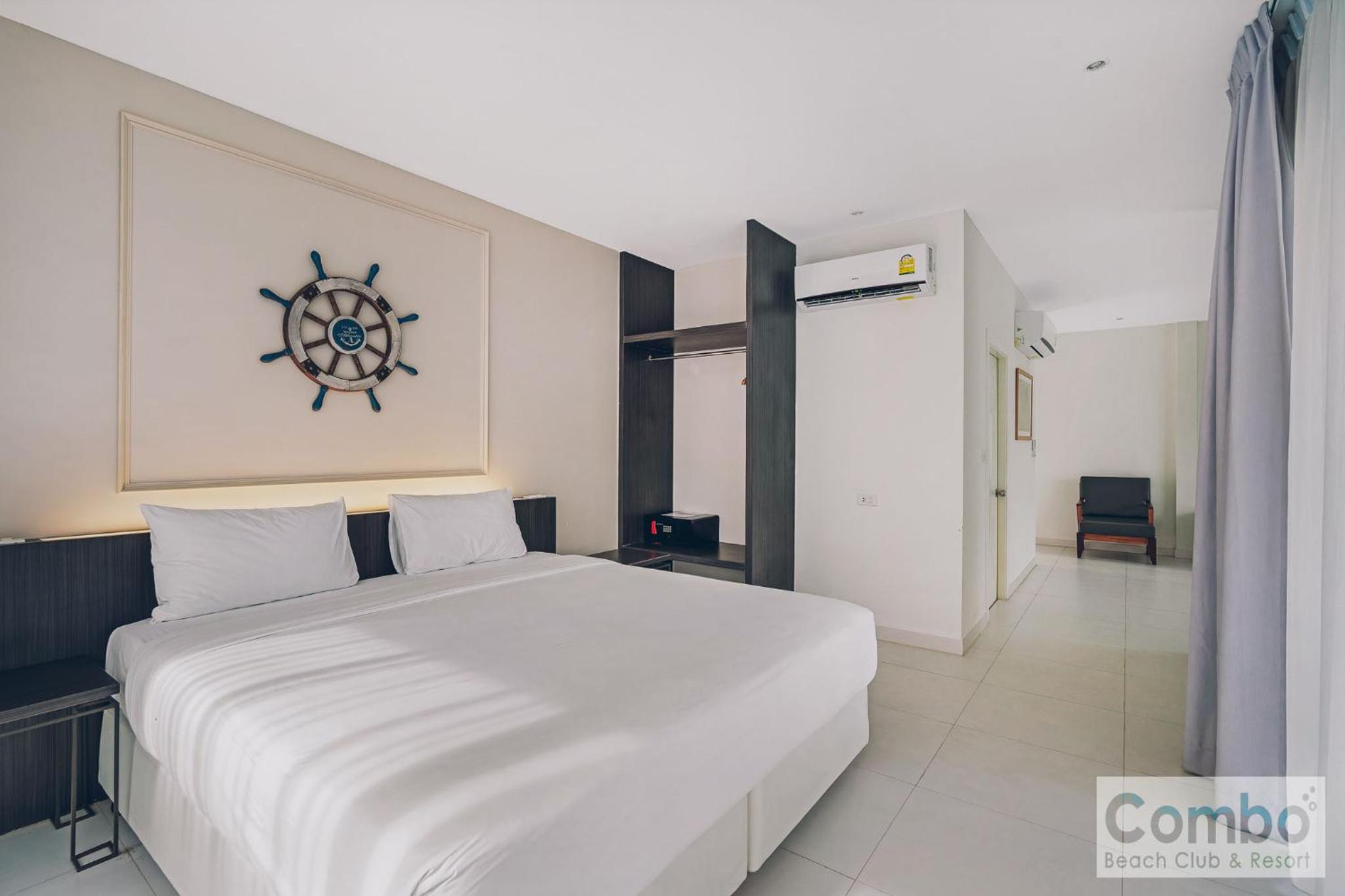 Premier Deluxe Suite with Balcony - Photo 1