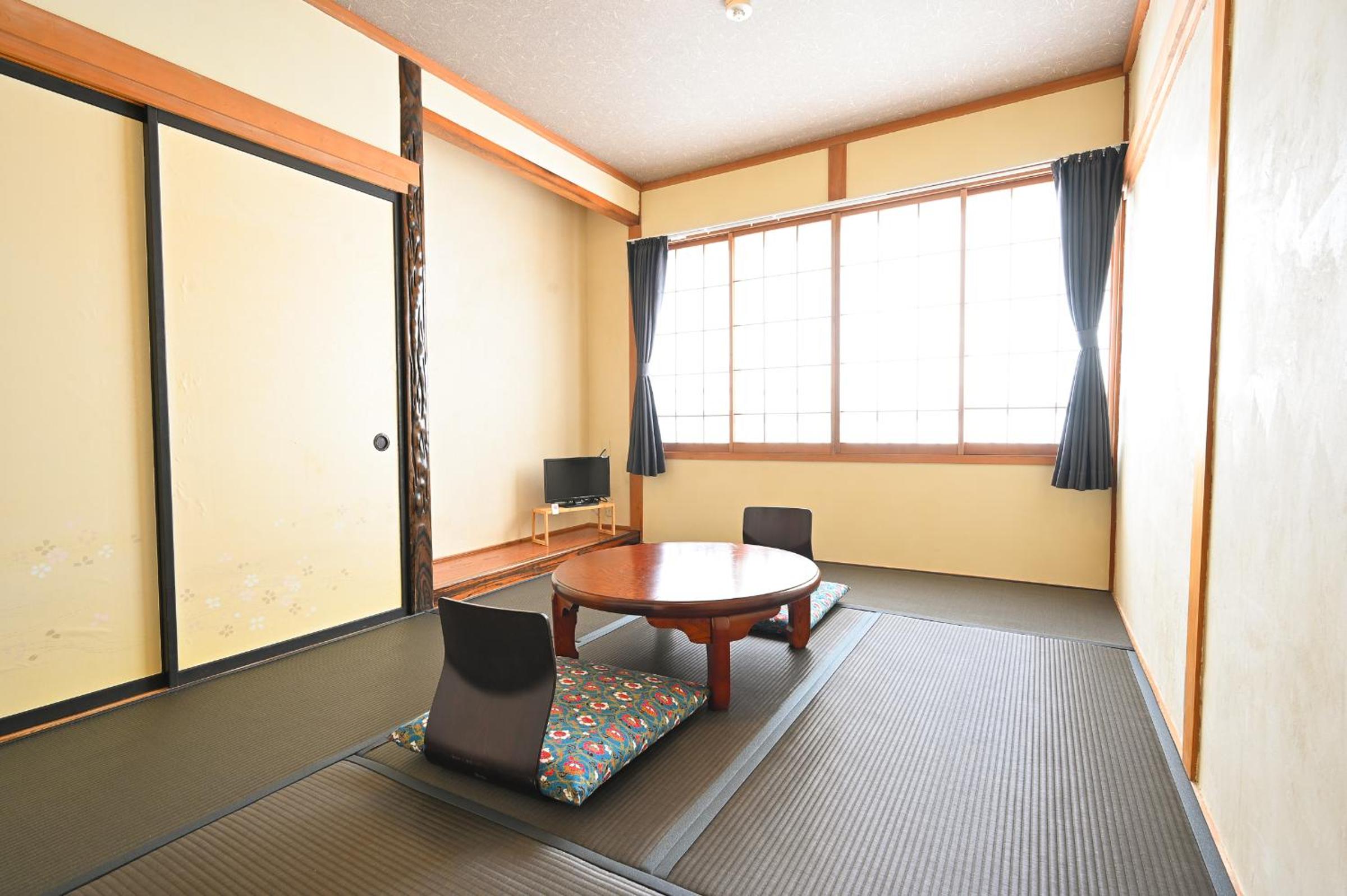 Double Room with Shared Bathroom photo 1