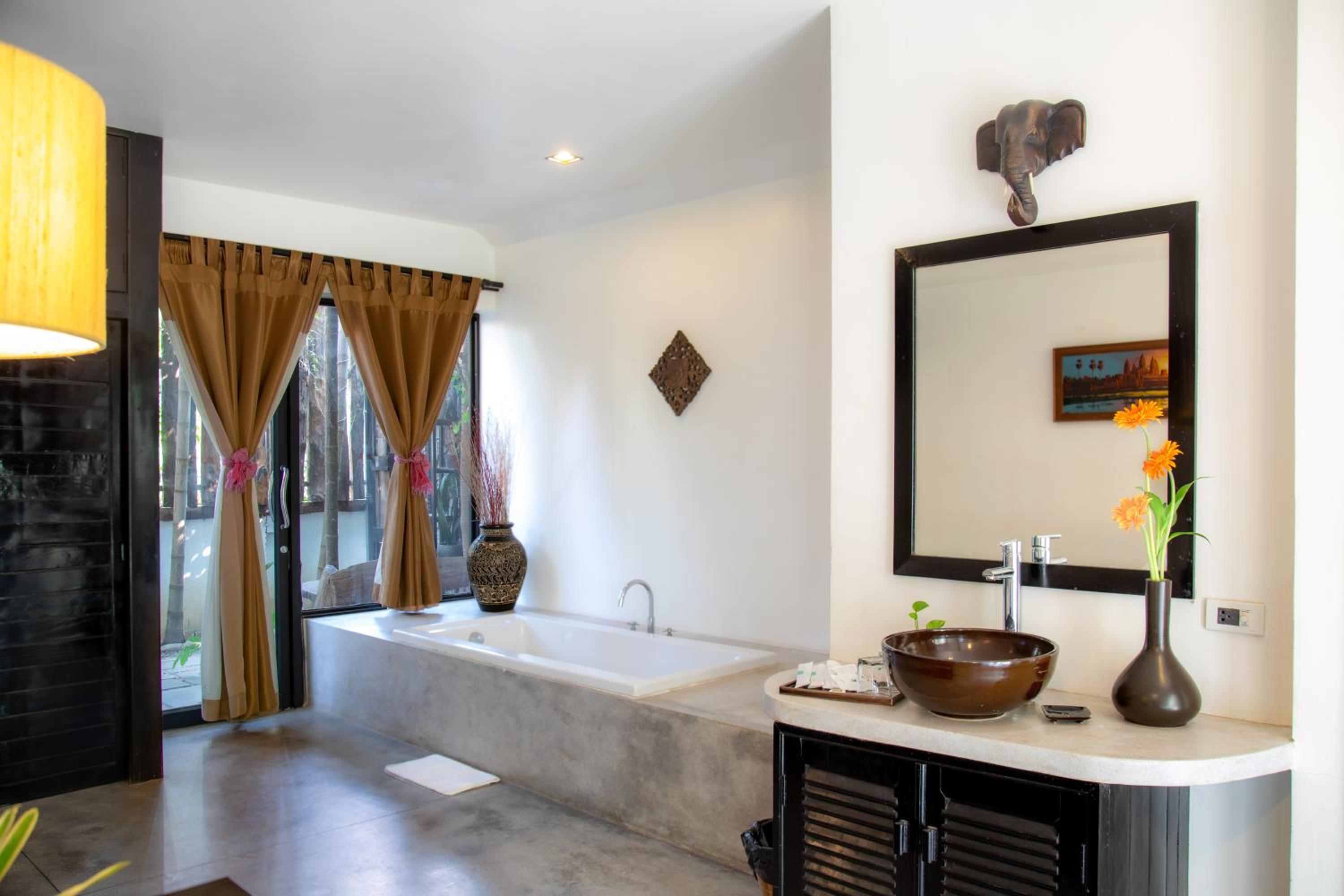 Triple Room with Pool View - Photo 5