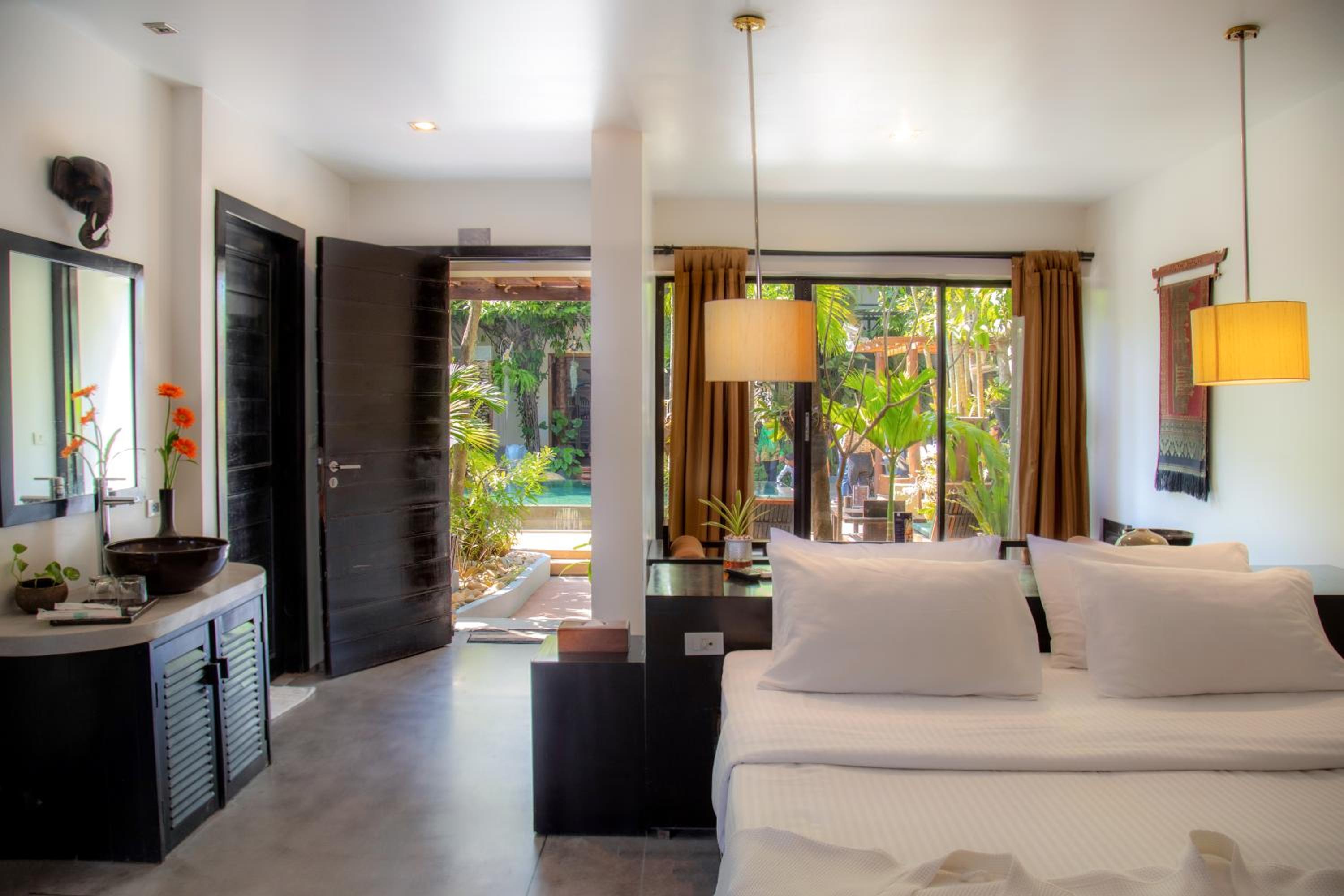 Triple Room with Pool View - Photo 2