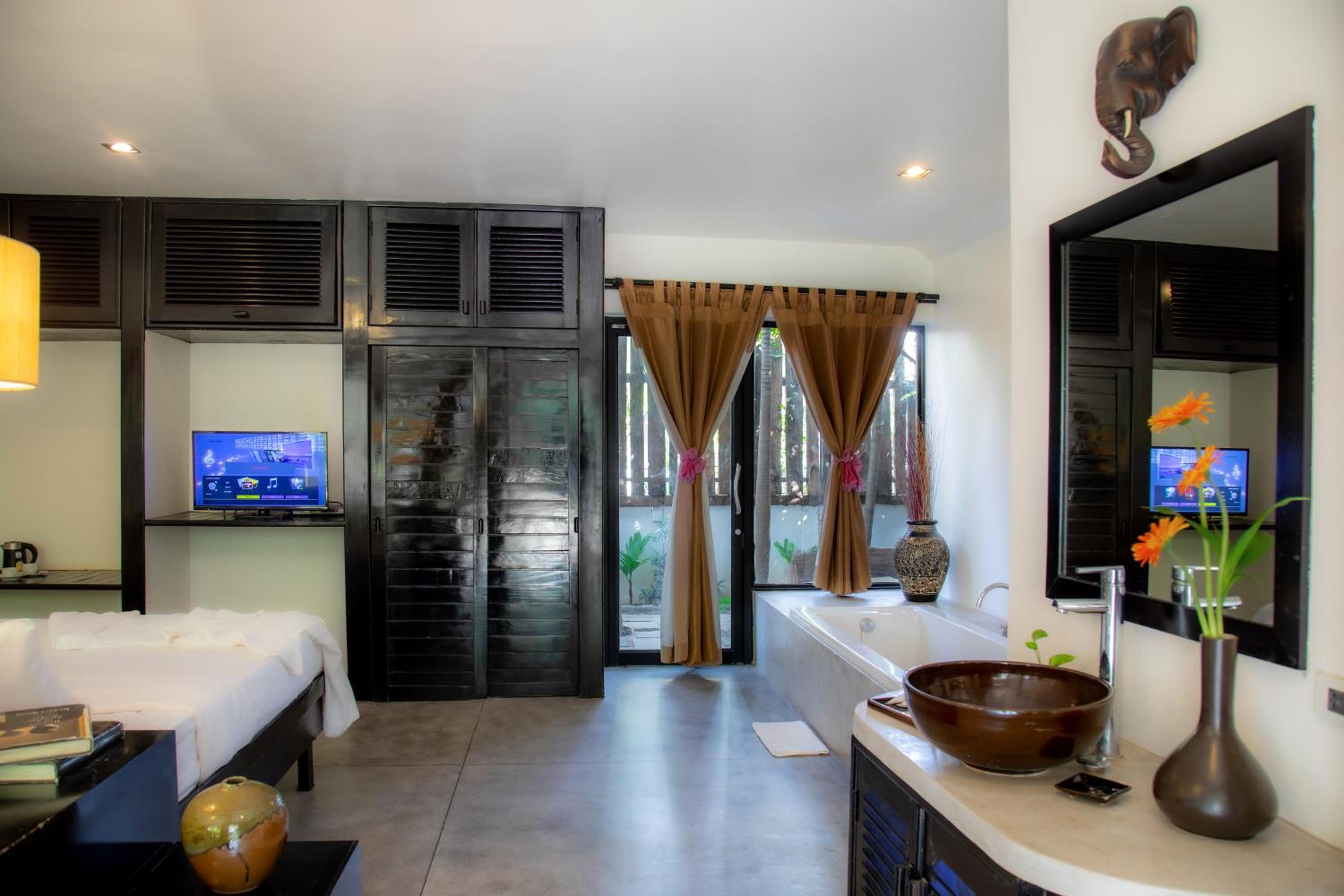 Triple Room with Pool View - Photo 4