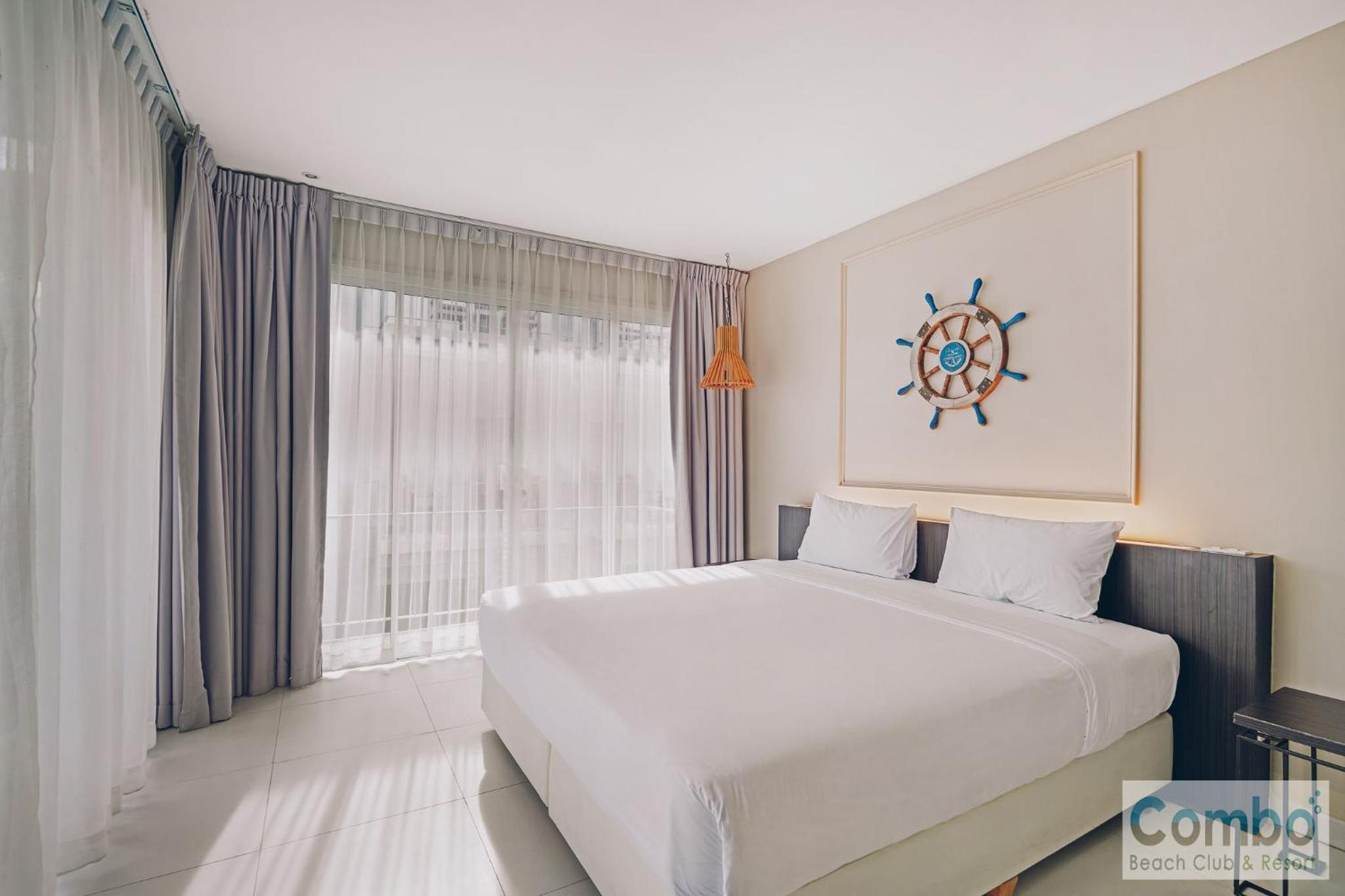 Premier Deluxe Suite with Balcony - Photo 9