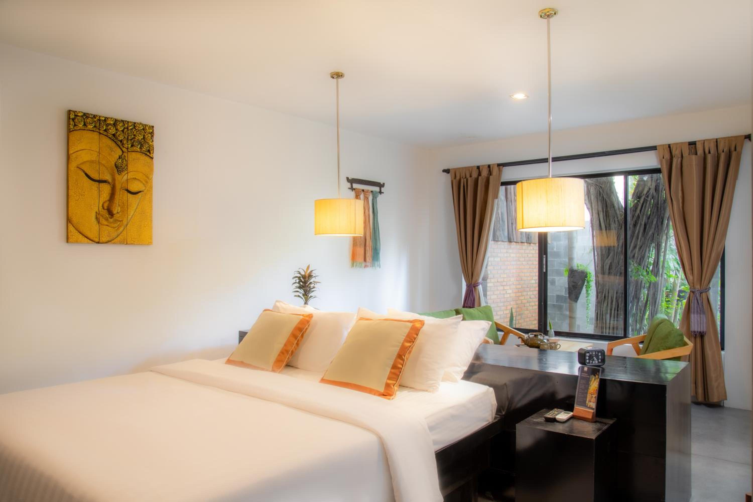 Suite with Pool View - Photo 6