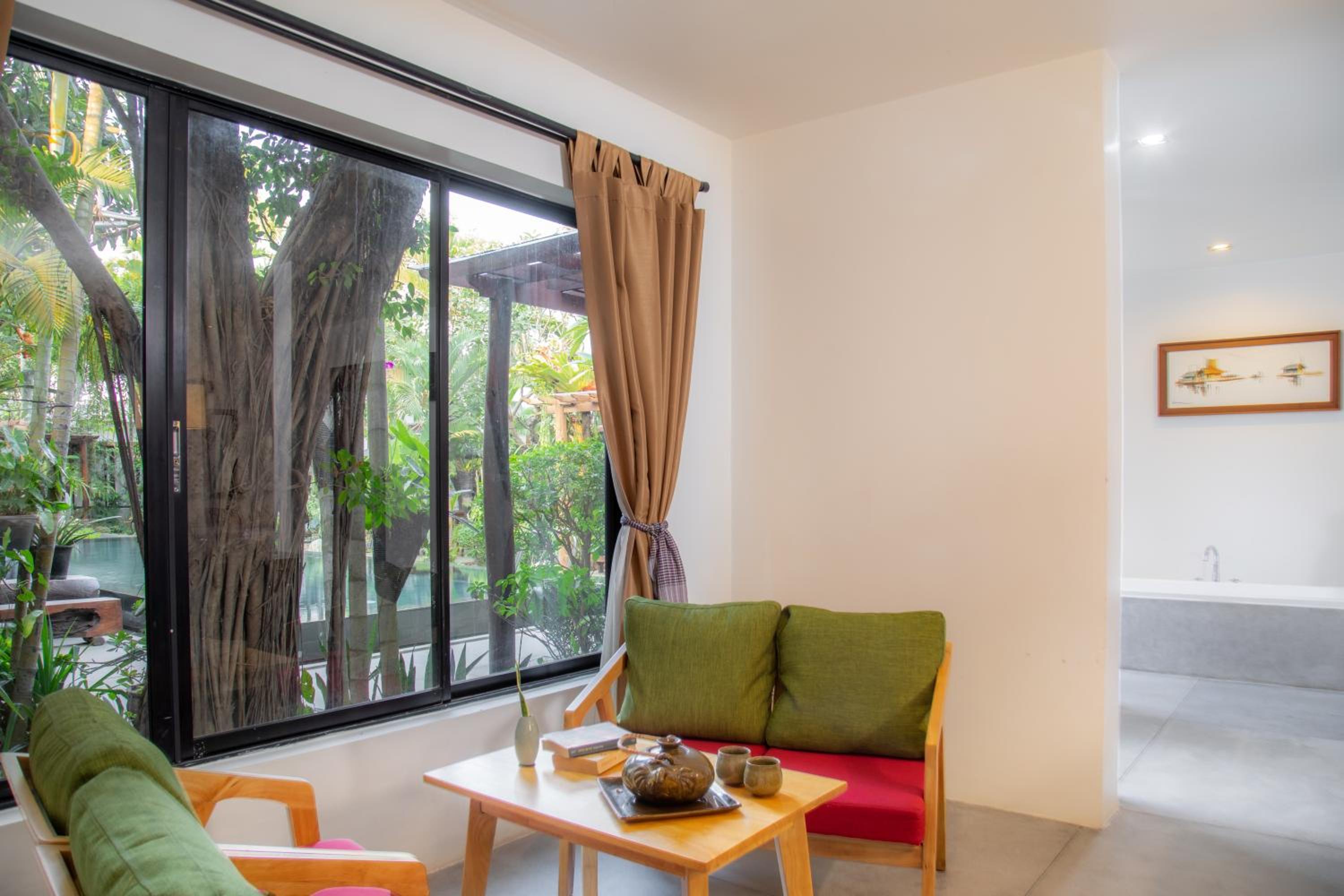 Suite with Pool View - Photo 1