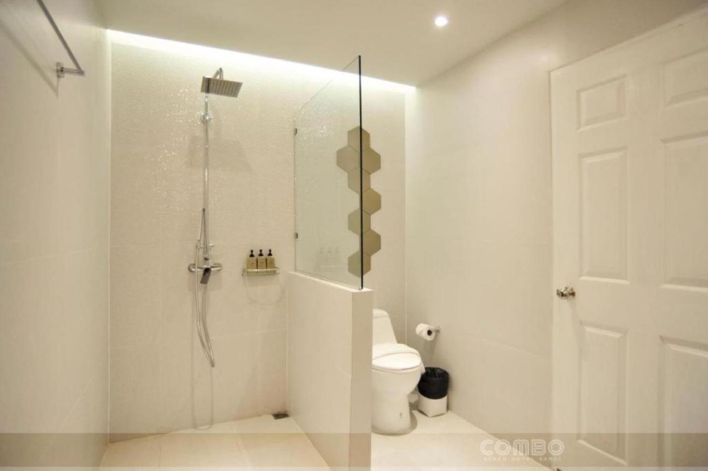 Premier Deluxe Suite with Balcony - Photo 2