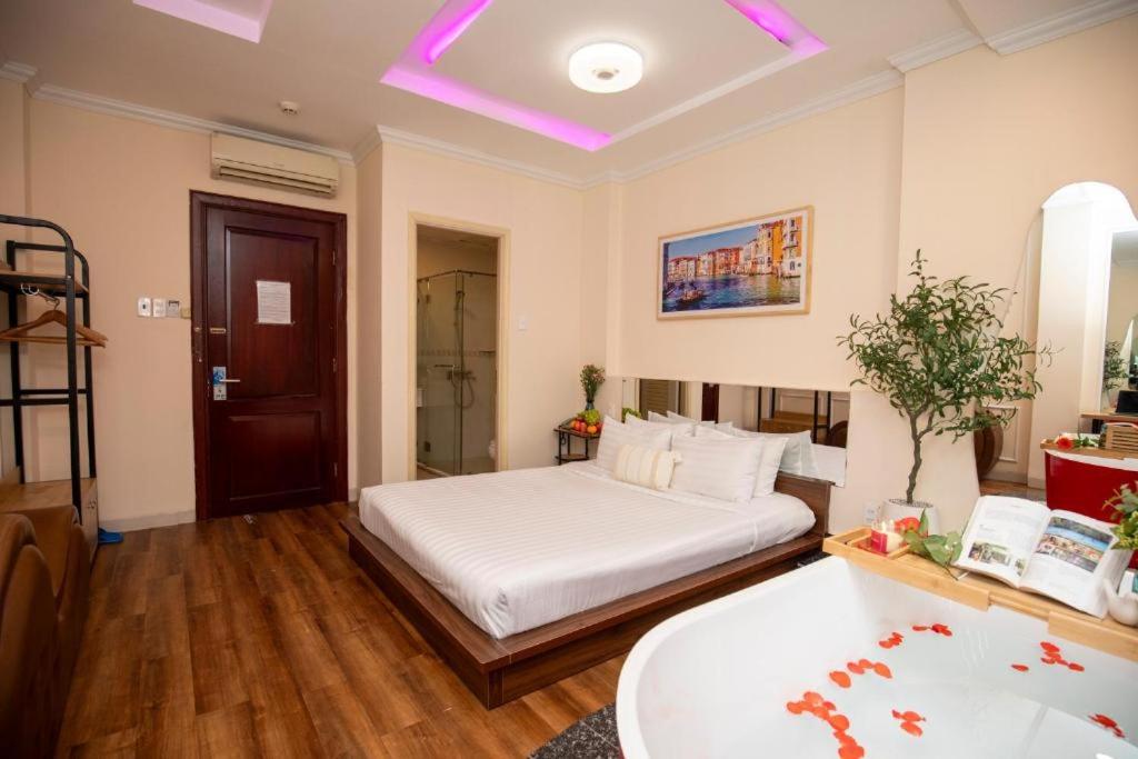 Deluxe Double Room with Bath photo 3