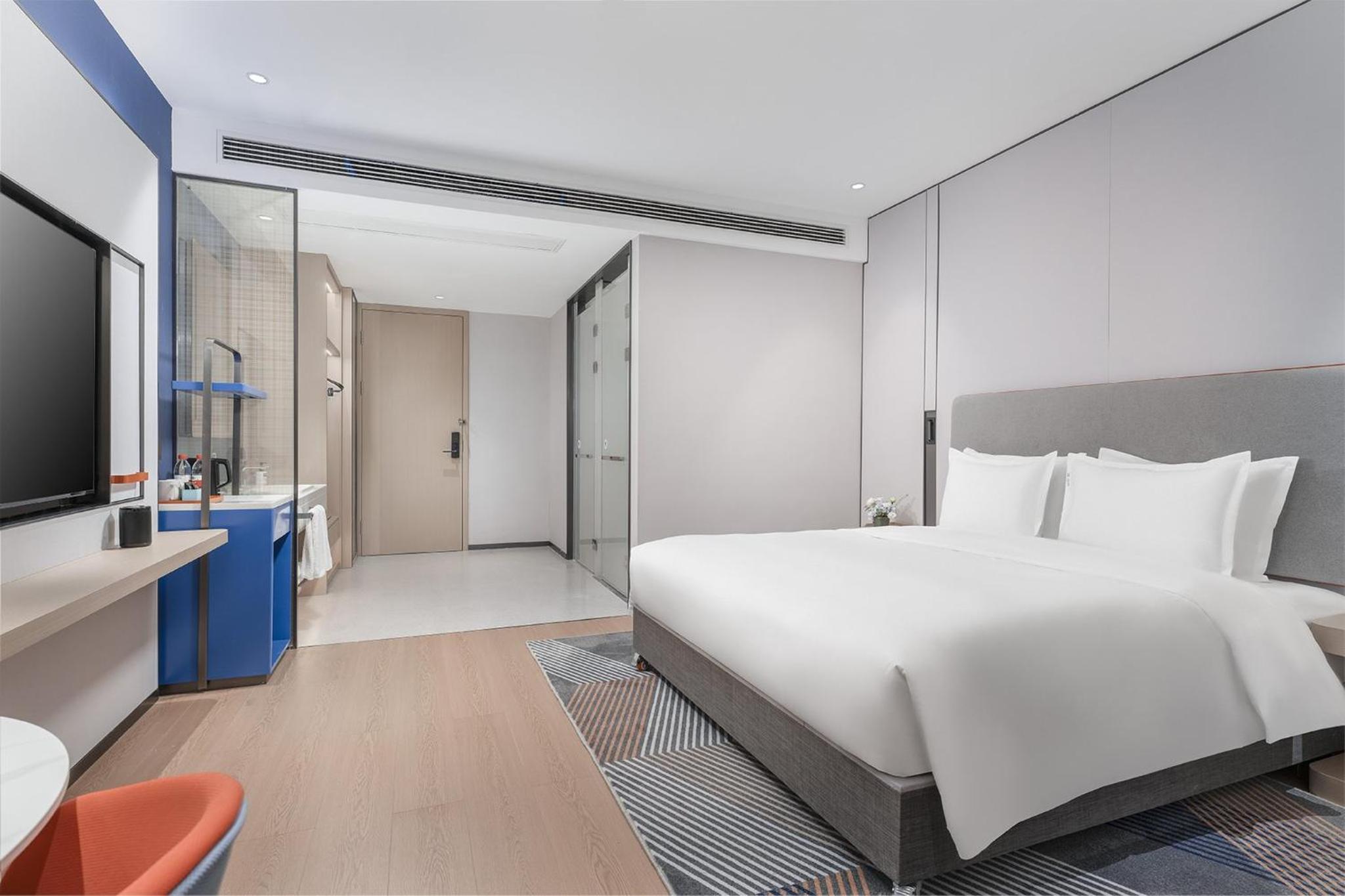 Standard King Room with Extra Floor Space photo 2