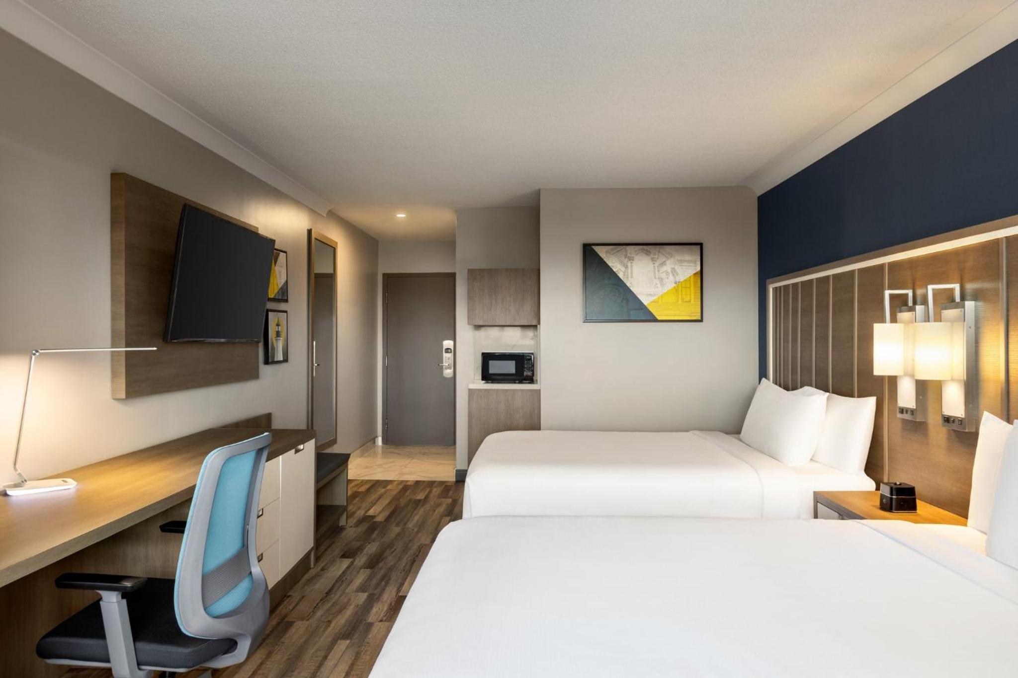 Standard Queen Room with Two Queen Beds and Bath/Shower - Photo 9