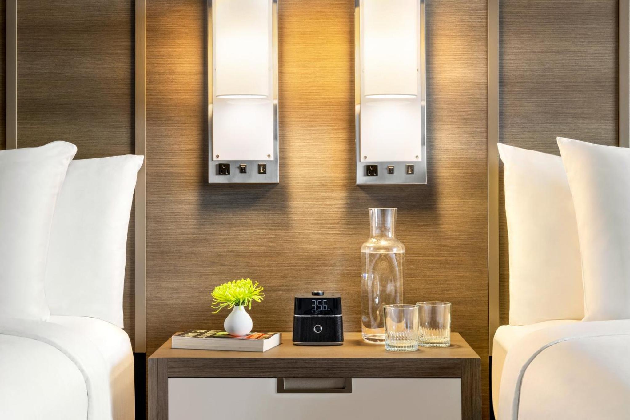 Standard Queen Room with Two Queen Beds and Bath/Shower - Photo 8