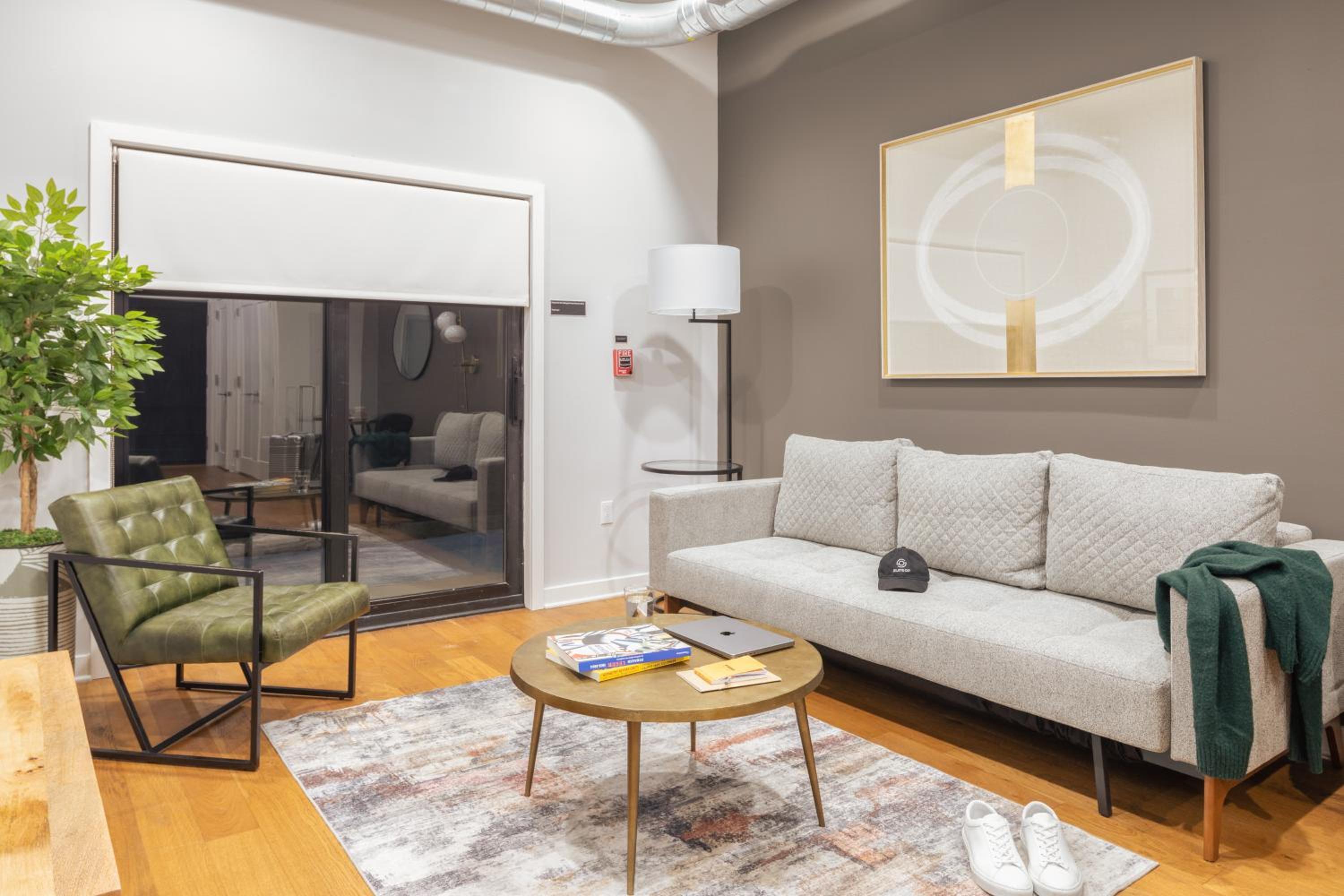 One-Bedroom Apartment - Photo 1