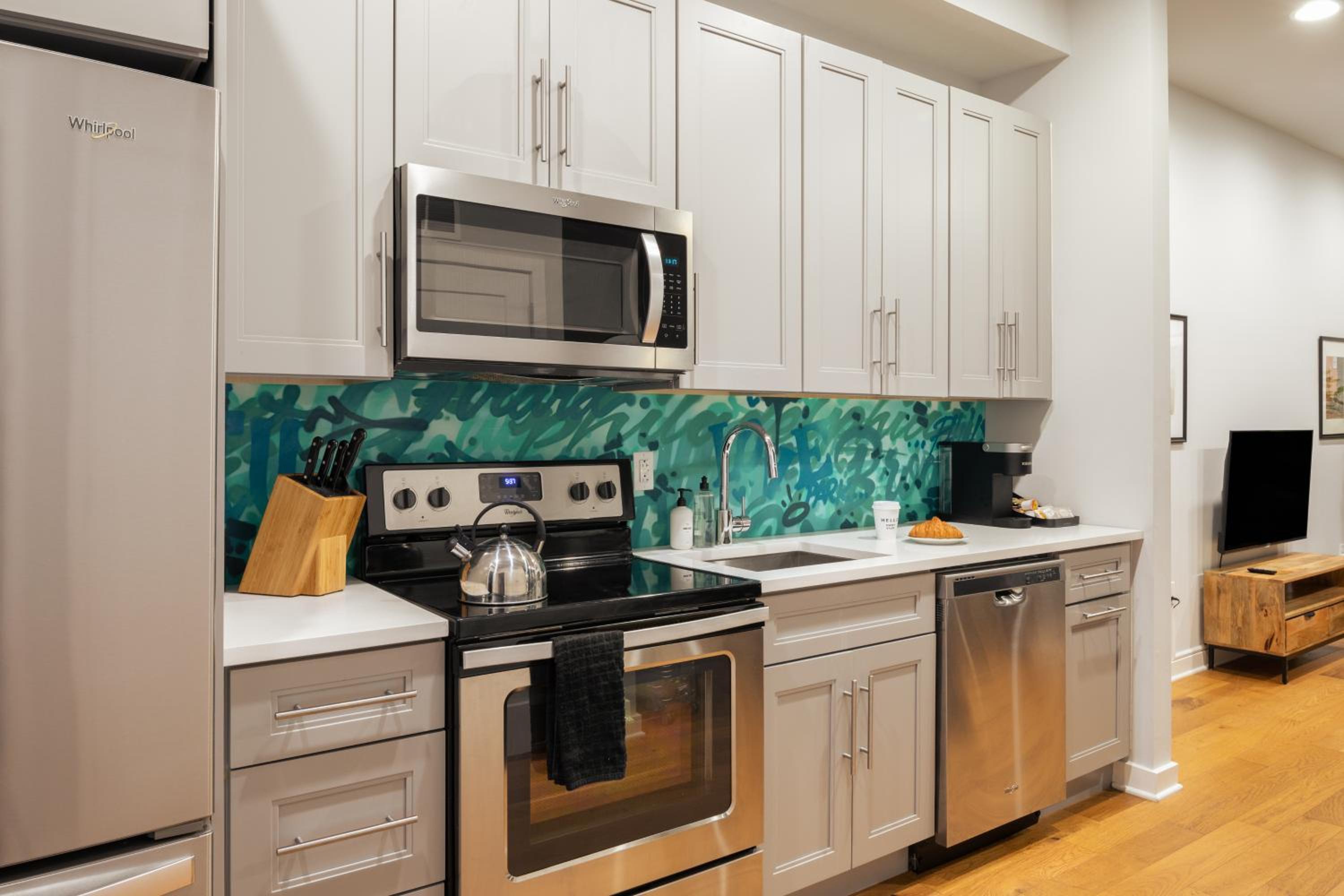 One-Bedroom Apartment - Photo 12