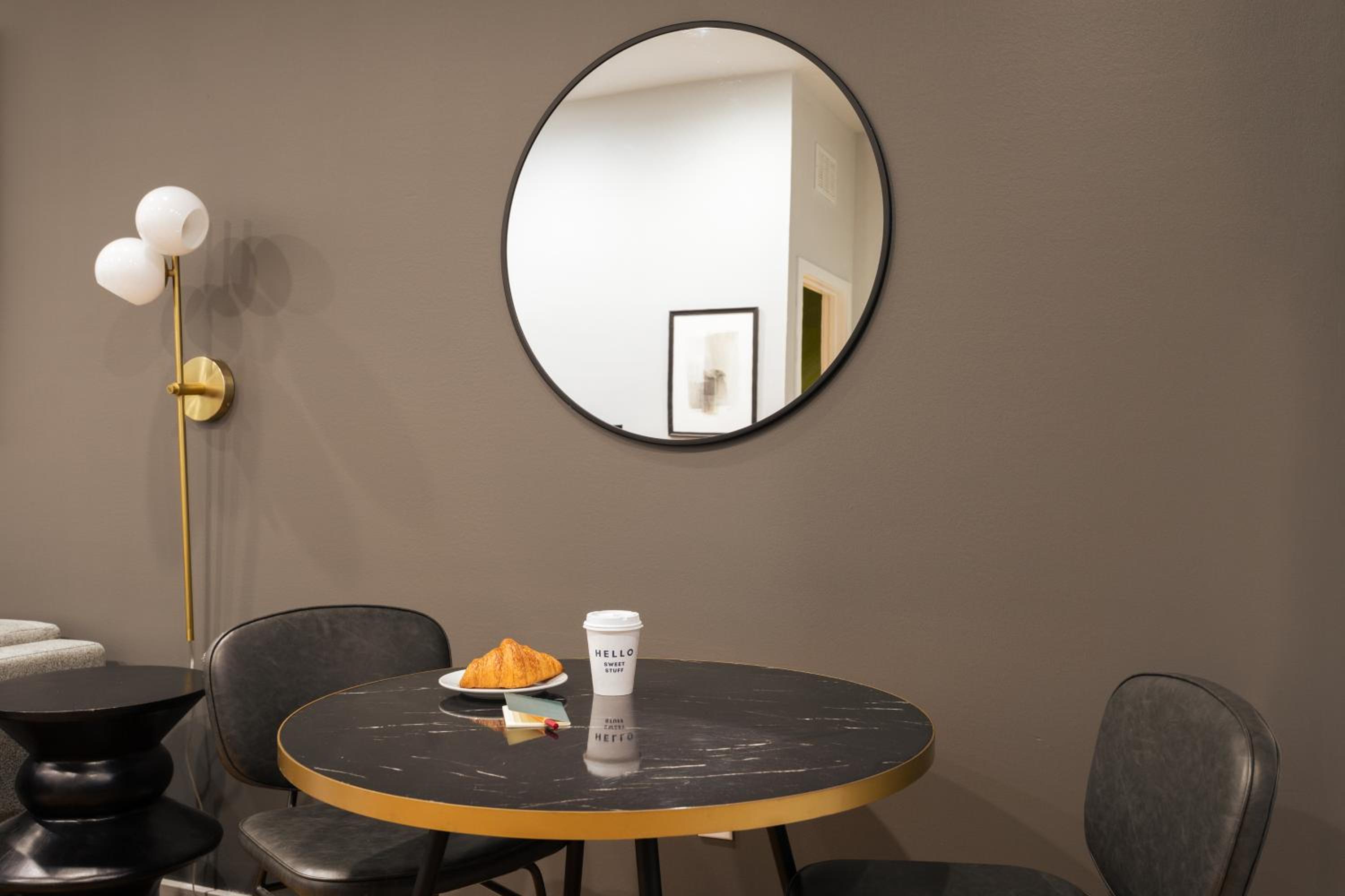 One-Bedroom Apartment - Photo 11