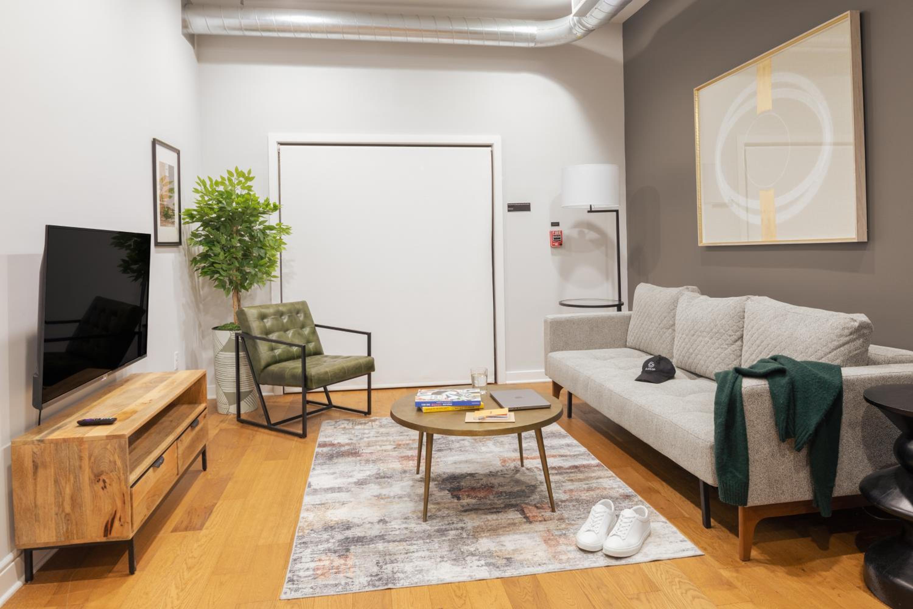 One-Bedroom Apartment - Photo 6