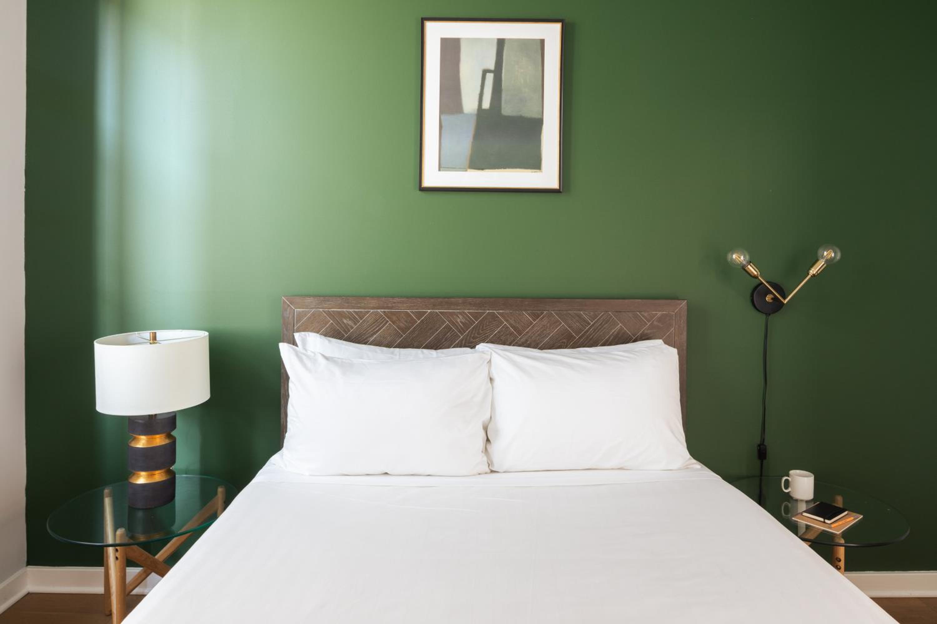 One-Bedroom Suite - Photo 2