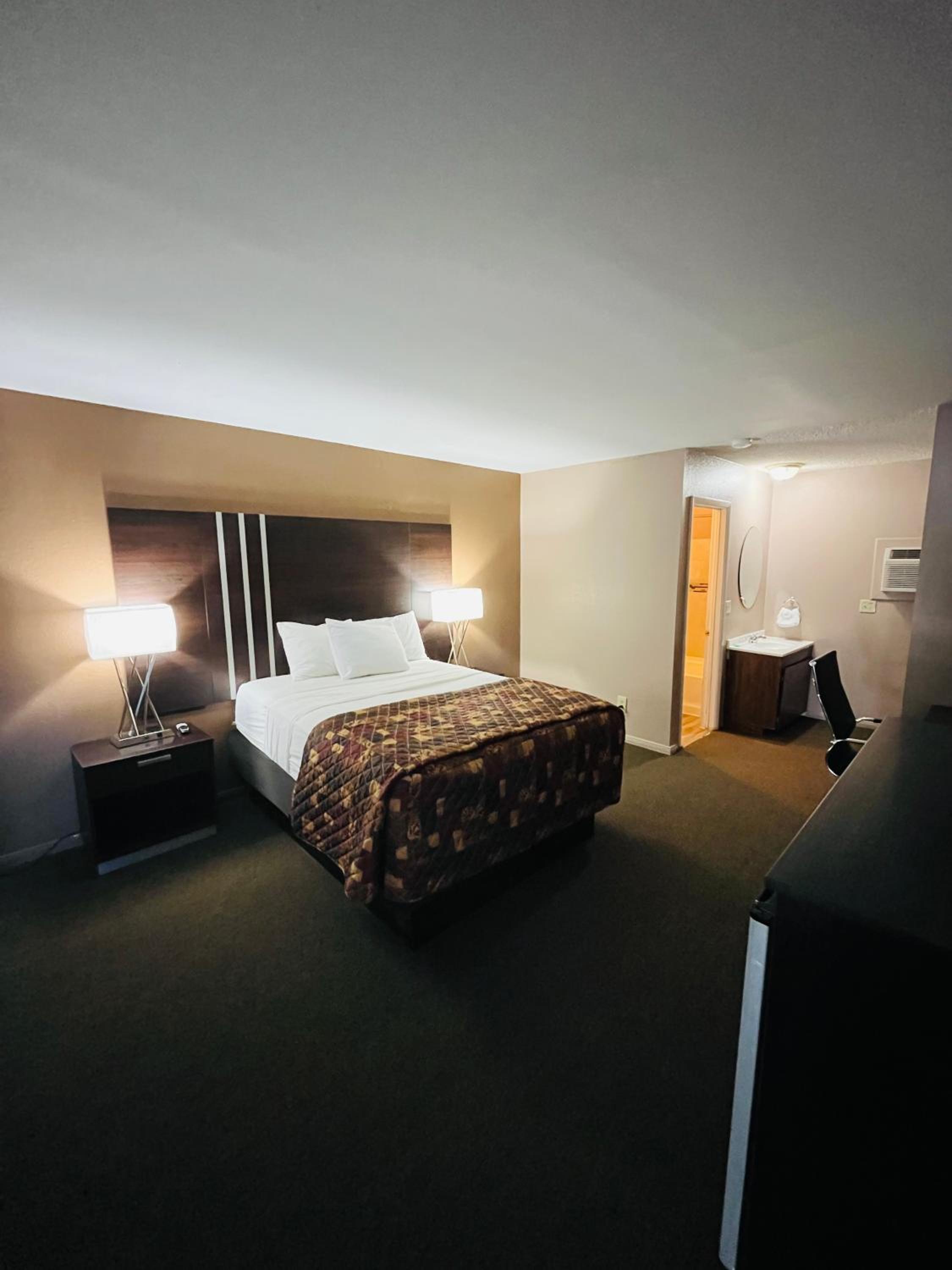 Queen Room photo 3