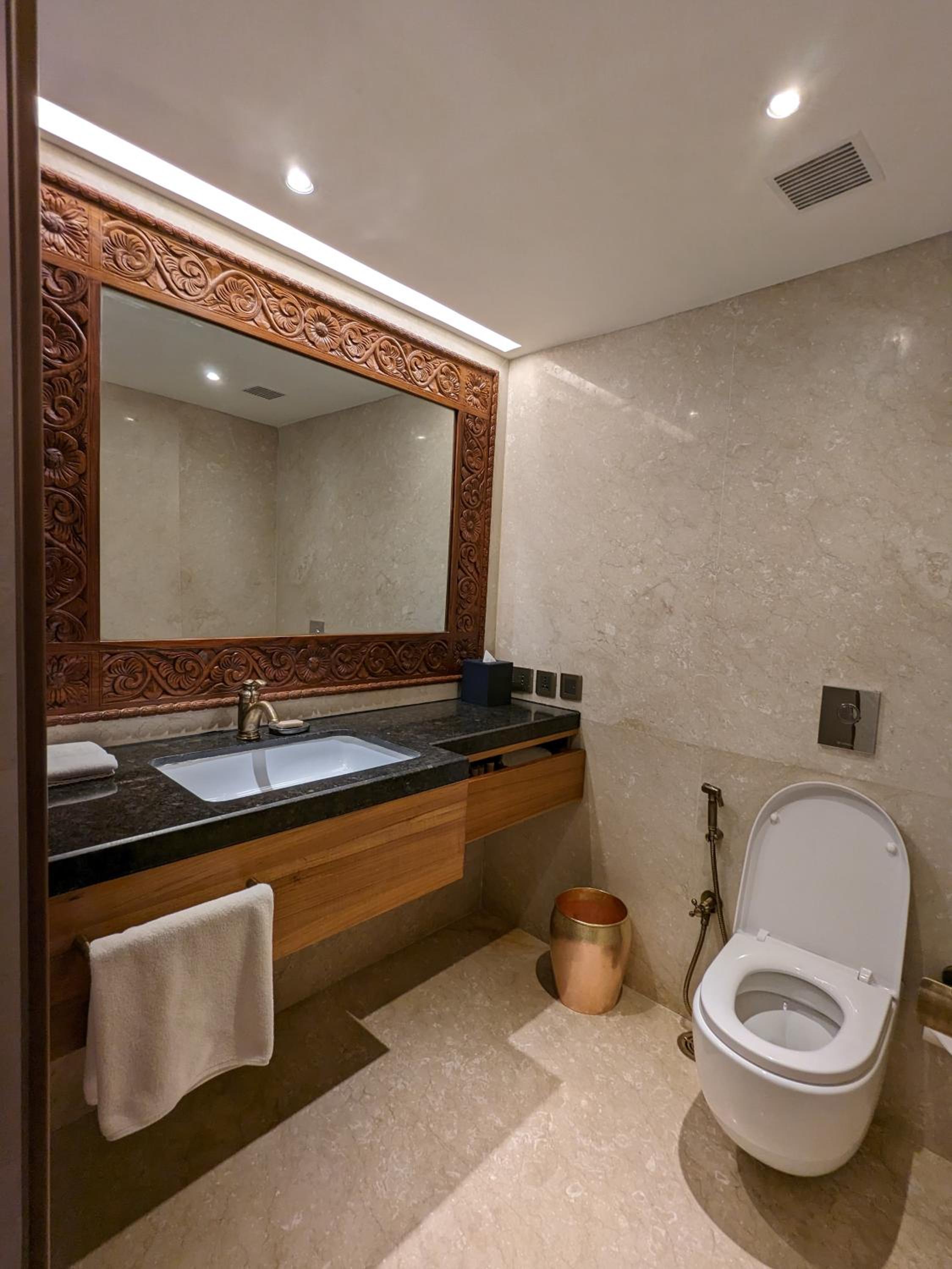 Business Suite - Photo 3