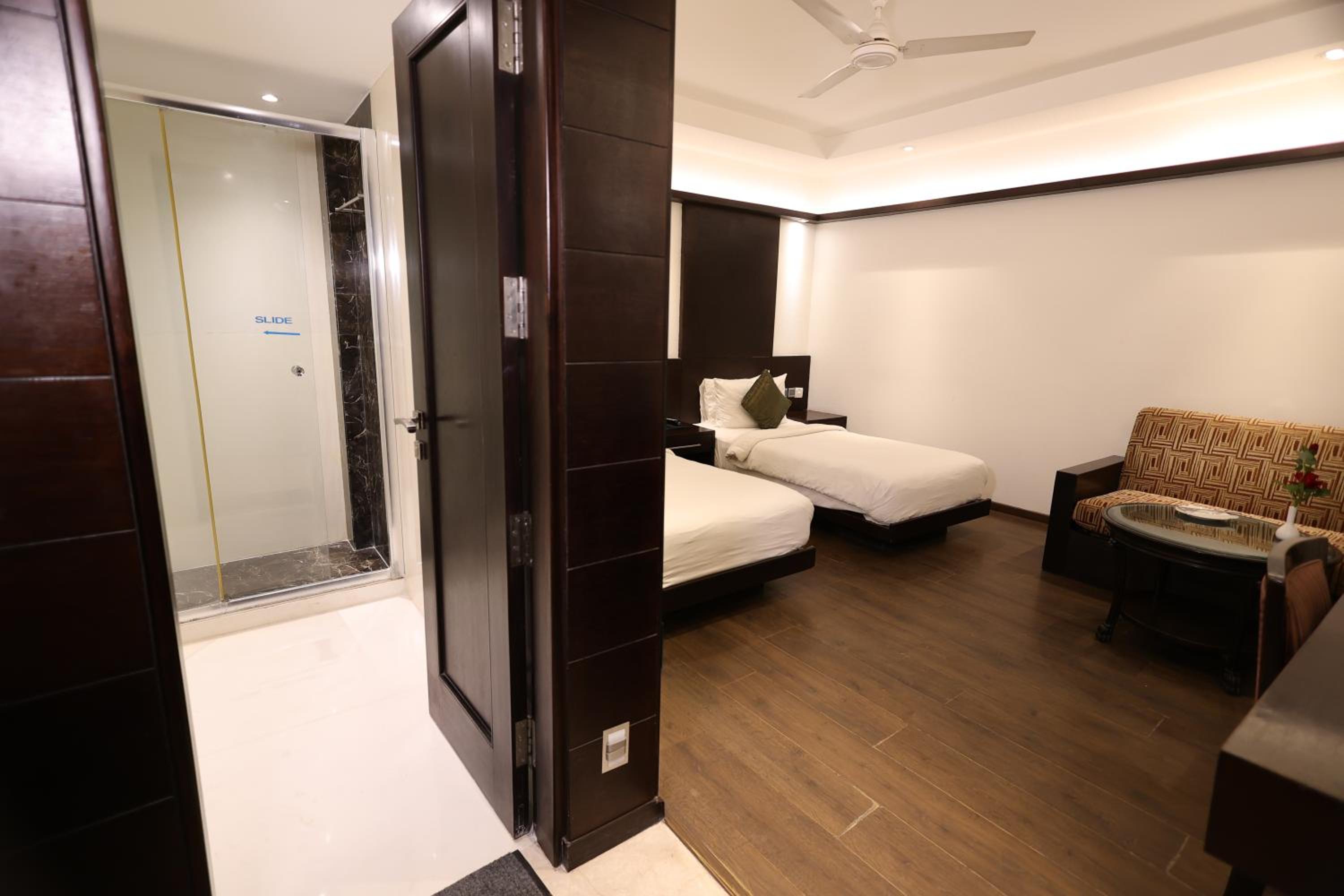 Premier Twin Room - Photo 3