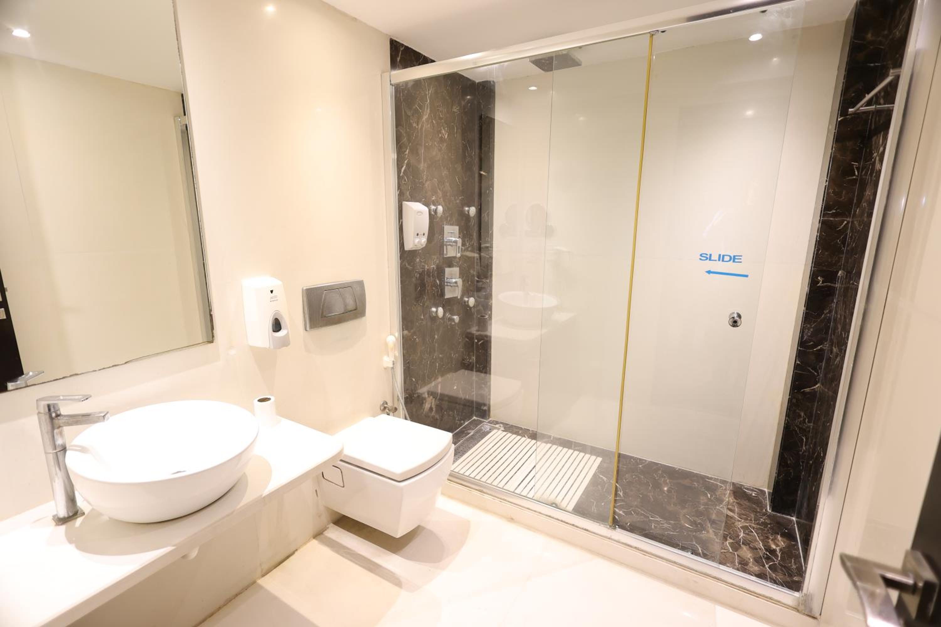 Premier Twin Room - Photo 4
