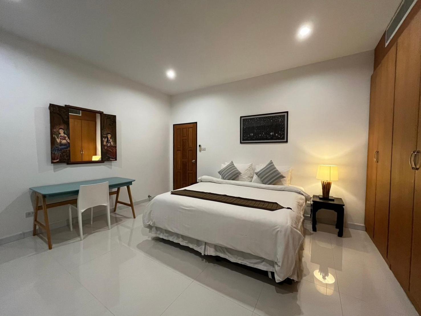 Villa with Private Pool - Photo 20