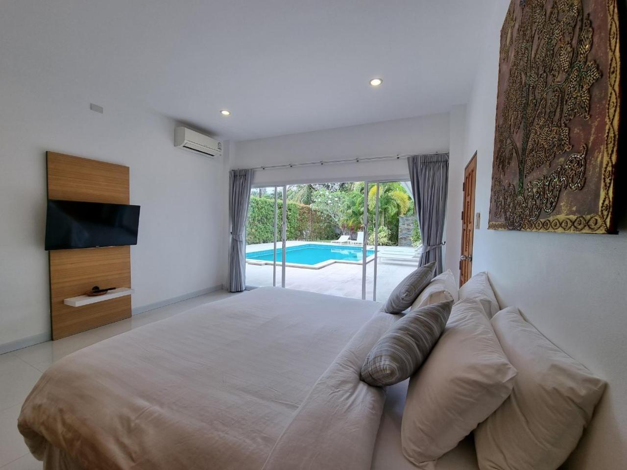 Villa with Private Pool - Photo 18