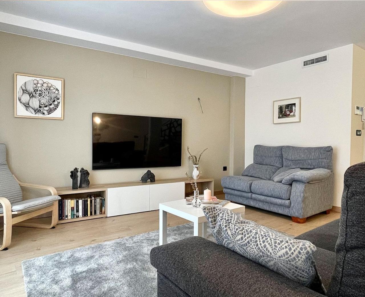 Three-Bedroom House photo 2