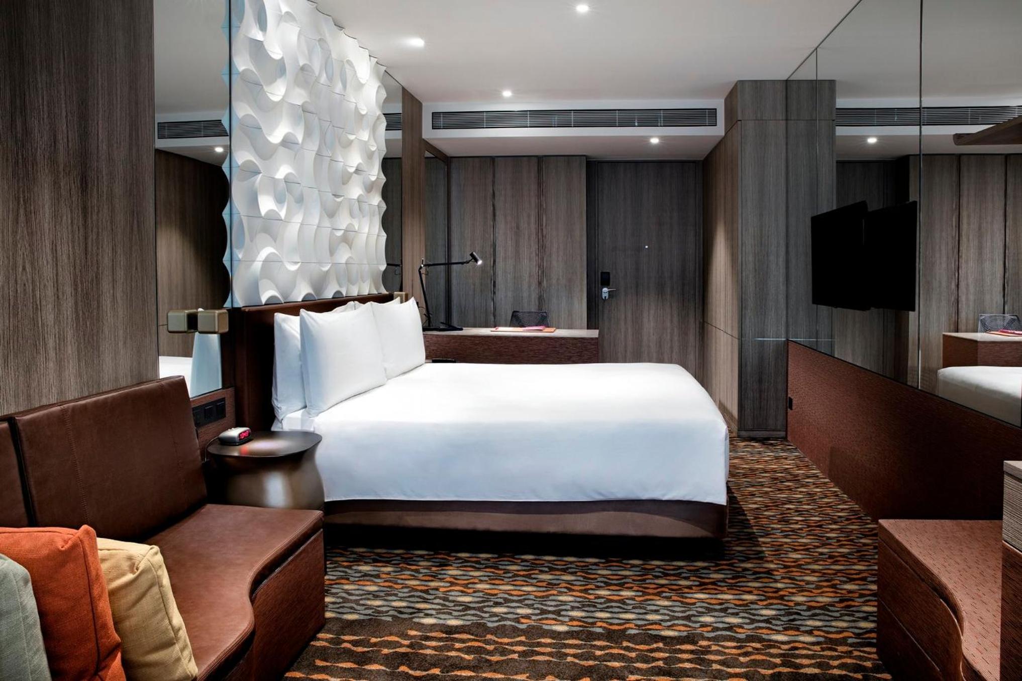 1 King Bed Standard Jewel Wing 1 King Bed Standard Jewel Wing