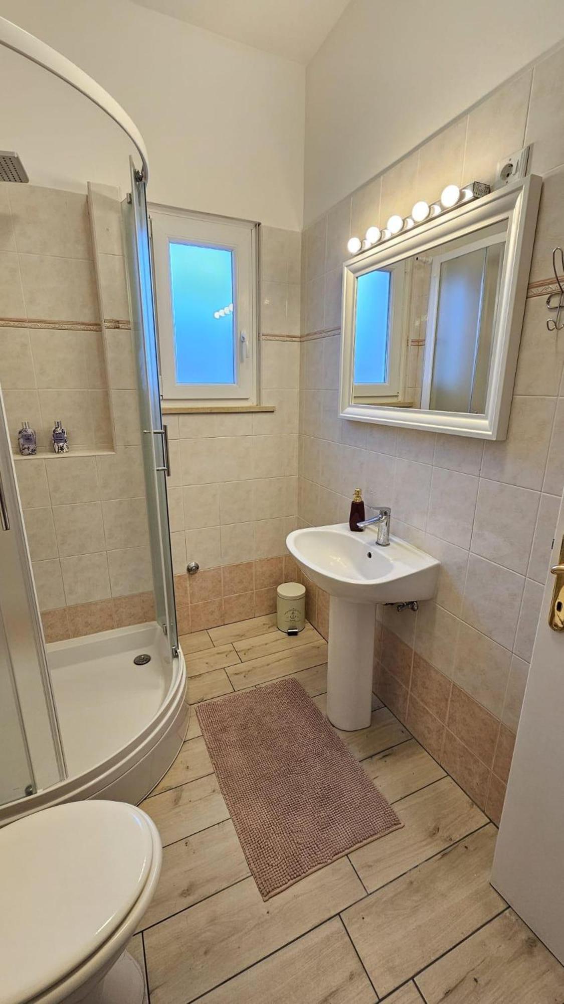 One-Bedroom Apartment - Photo 19