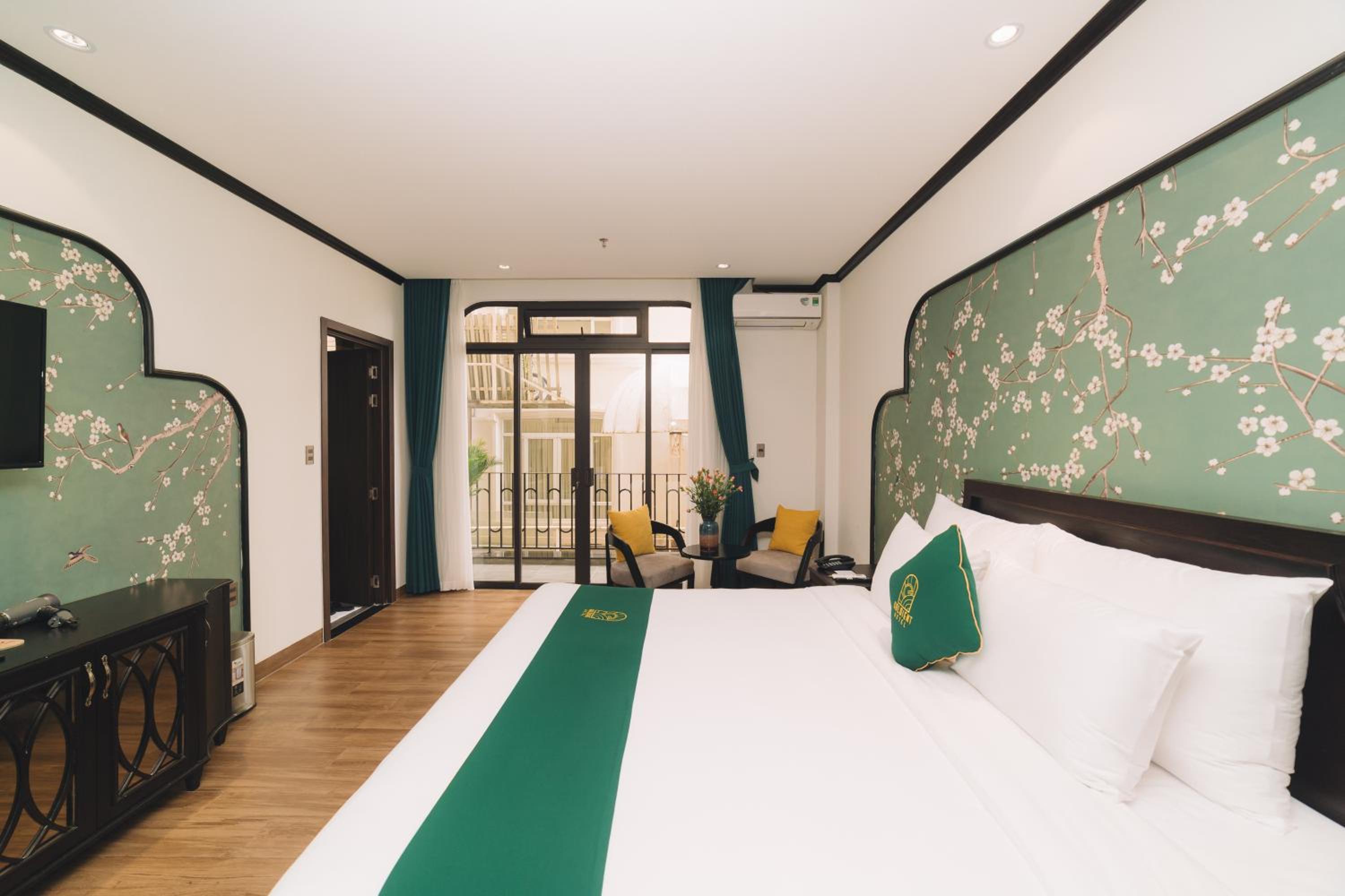 Deluxe Double Room with Balcony - Photo 3