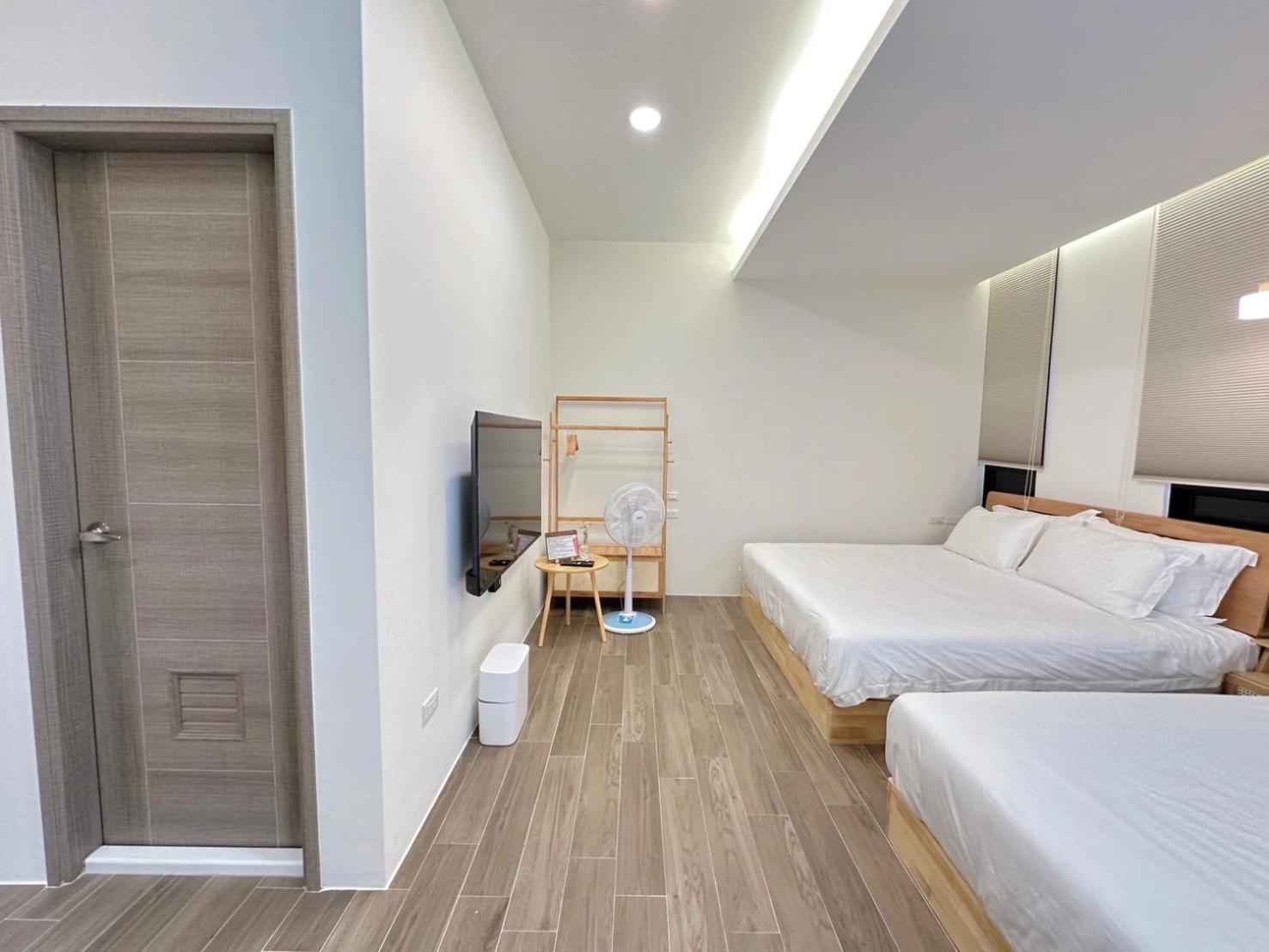 Double or Twin Room with Private Bathroom photo 3