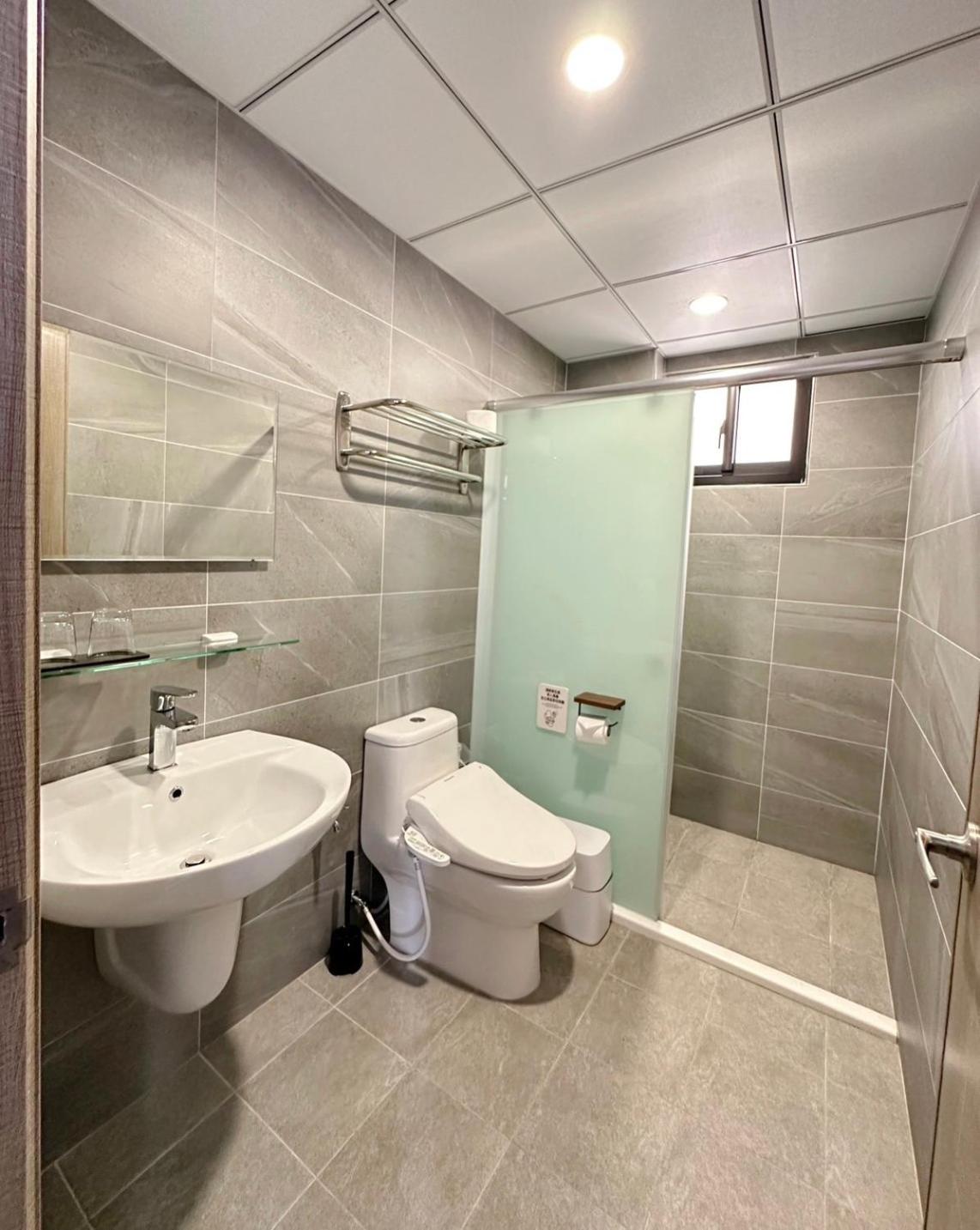 Double or Twin Room with Private Bathroom photo 3